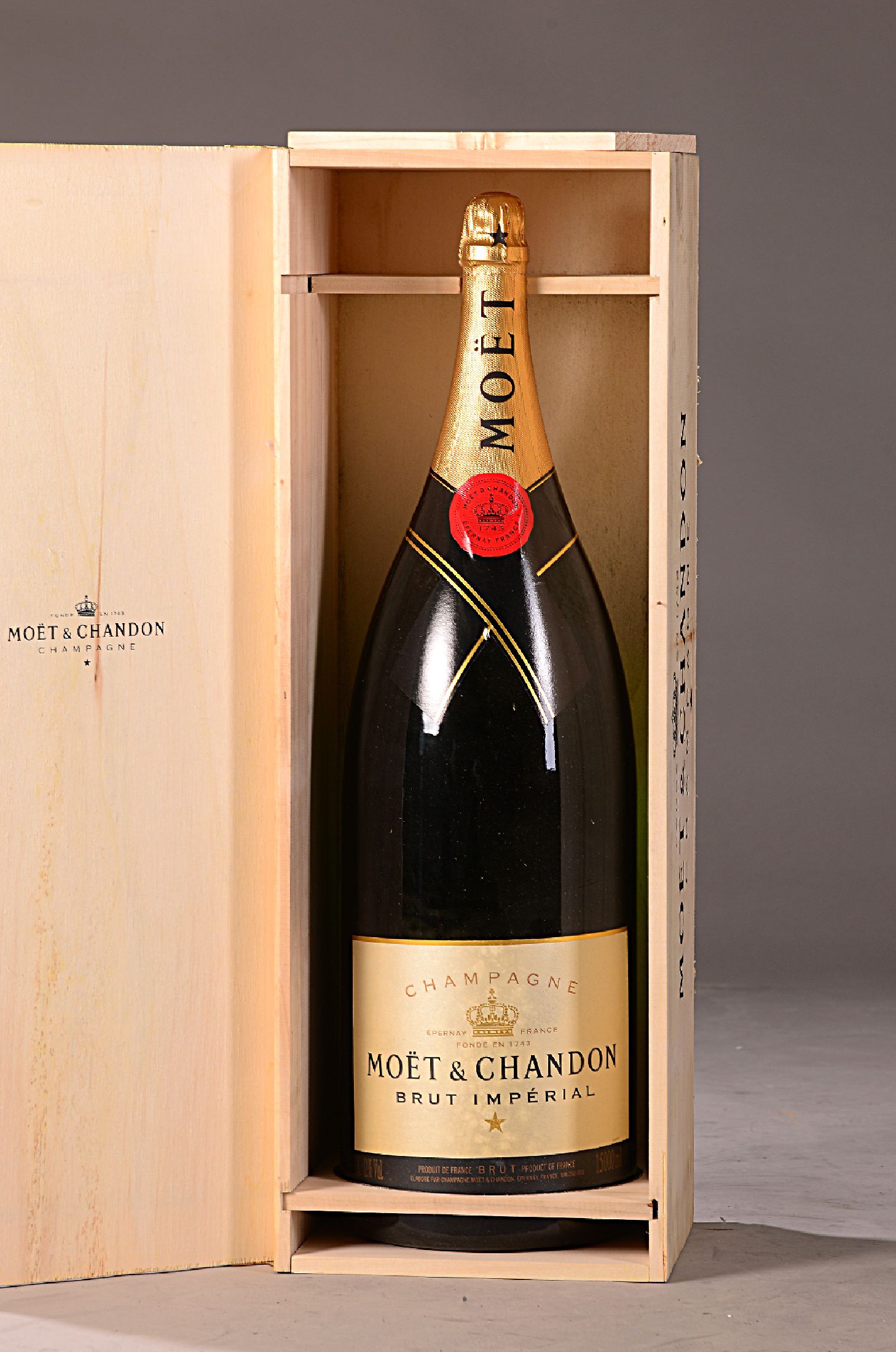 1 Fl. Nebukadnezar, Moet & Chandon, Champagner Imperial, weiß, 15 Liter Flasche in Holzkiste, 12% Vol., aus ehem. Restaurantbestand, nicht verkostet