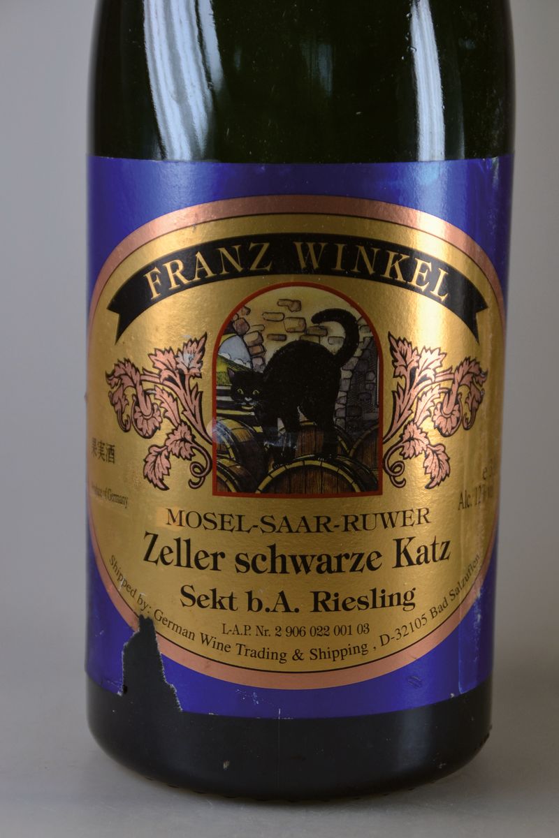 Detail a: 2 Flaschen Jeroboam Riesling-Sekt, Franz Winkel, Mosel-Saar-Ruwe, Zeller schwarze Katz, Dry, Etikett beschädigt, Flaschenhals mit Klebeband ...