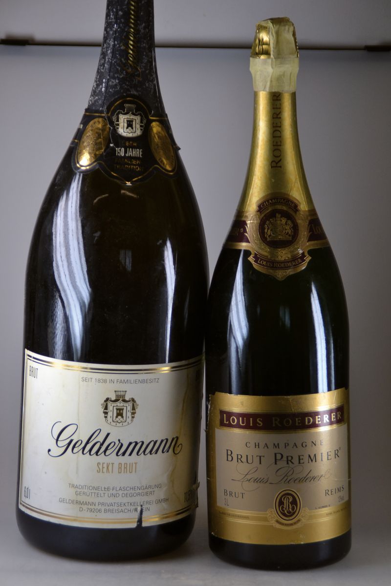 2 Flaschen, Jeroboam/Methusalem, Louis Roederer, Champagner Brut Permier, weiß, 3 Liter, 12 % vol, Etikett l. beschädigt, und 6 Liter Flasche ...