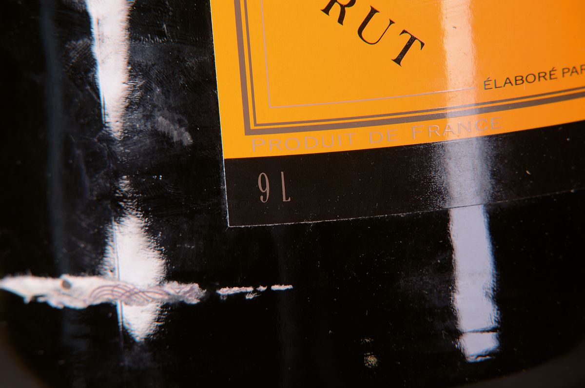 Detail b: 1 Flasche Salmanzar, Veuve Clicquot Ponsardin, Champagner, weiß, 9 Liter, in Holzkiste, 12 % vol, aus ehem. Restaurantbestand, nicht verkostet