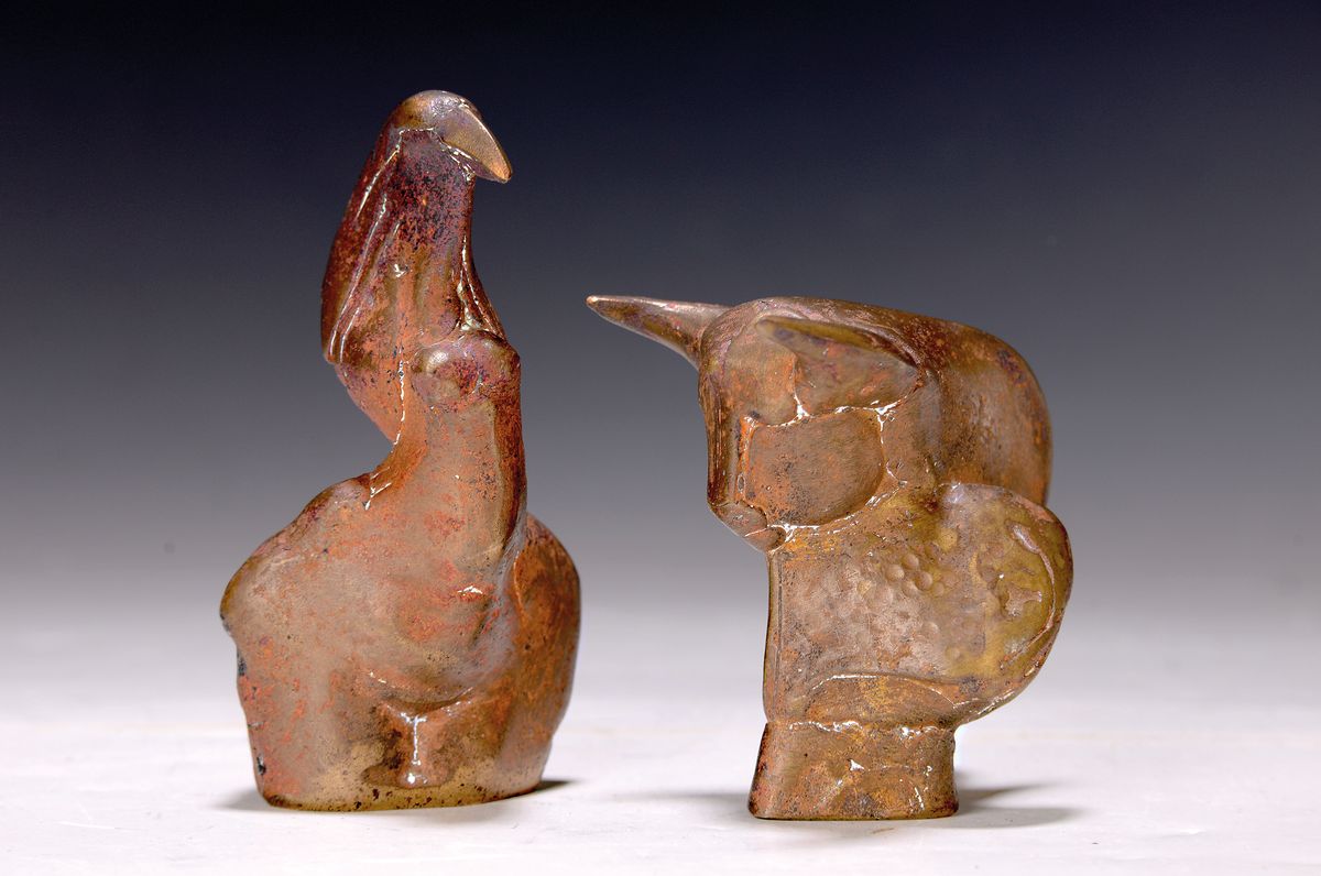 Gernot Rumpf, geb. 1941 Kaiserslautern, zwei Bronzeskulpturen, Mischwesen Akt mit Vogelkopf und Stier, je monogram, H. Vogelkopf 10 cm, H. Stier 7 cm