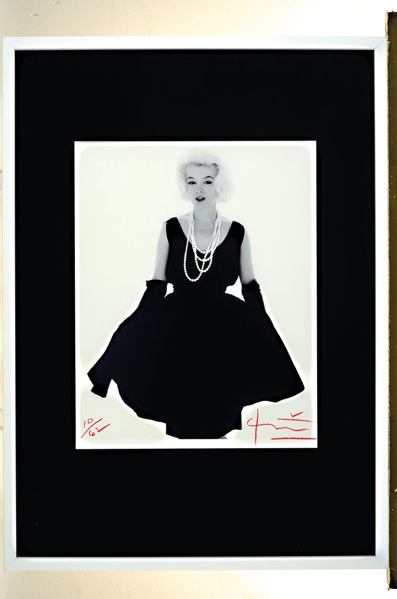 Detail k: Bert Stern, 1926-2013, "Marilyn in black dress", Fotografie auf dickem , mattem Fotopapier, handsign., num. 10/62, verso erneut handsign. ...