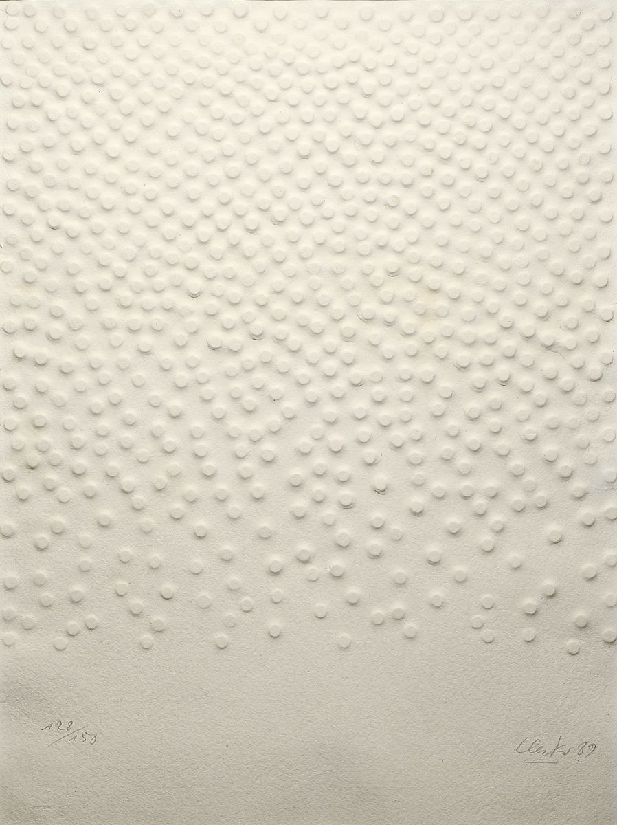 Günther Uecker, geb. 1930, Großer Prägedruck auf Büttenkarton, unten rechts sign., dat. 1989, links unten num. 128/150, Blatt ca. 70x50 cm, R. ...