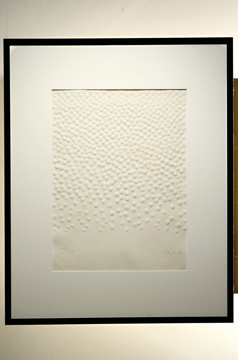 Detail k: Günther Uecker, geb. 1930, Großer Prägedruck auf Büttenkarton, unten rechts sign., dat. 1989, links unten num. 128/150, Blatt ca. 70x50 cm, R. ...