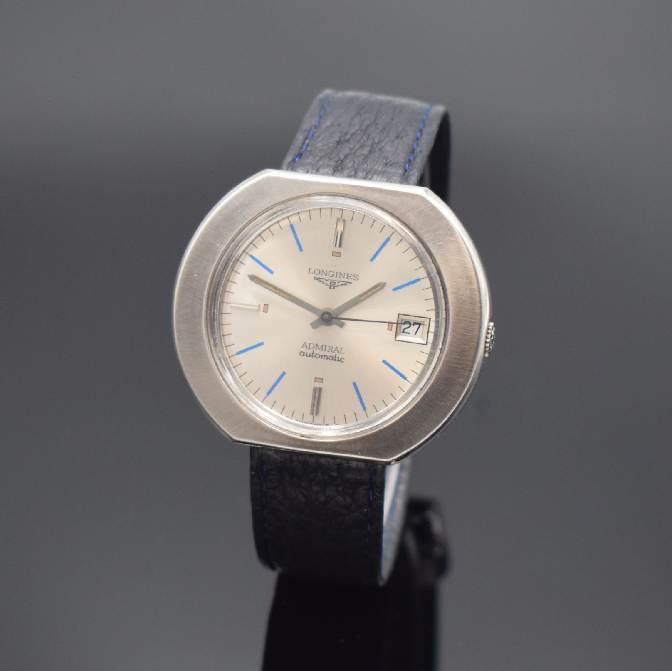 LONGINES Admiral Herrenarmbanduhr in Stahl Referenz 8581-1, Schweiz um 1970, Automatik, gedr. Monocoque-Geh., silb. Zifferbl. rest., blaue u. silb. ...