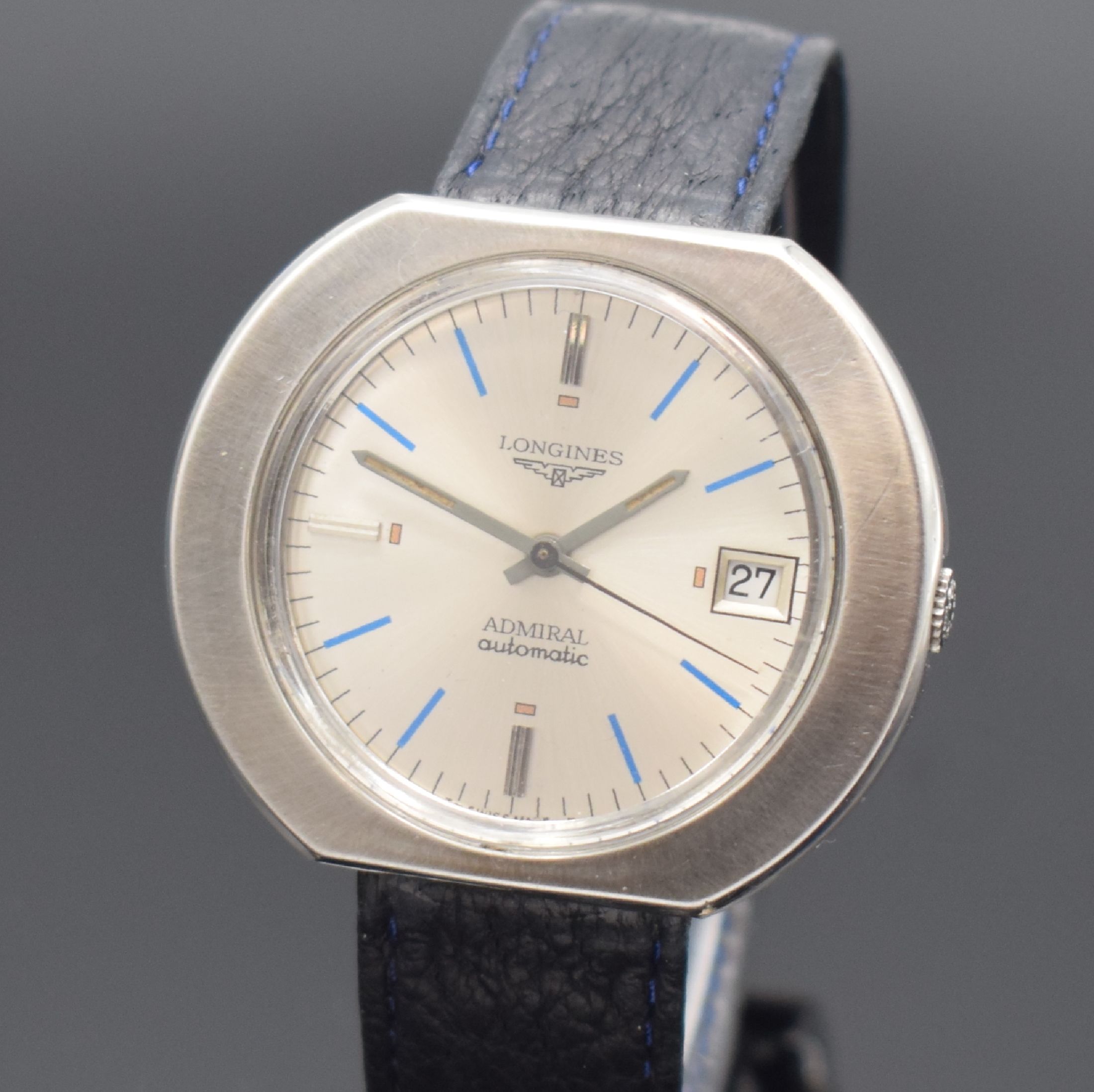 Detail a: LONGINES Admiral Herrenarmbanduhr in Stahl Referenz 8581-1, Schweiz um 1970, Automatik, gedr. Monocoque-Geh., silb. Zifferbl. rest., blaue u. silb. ...