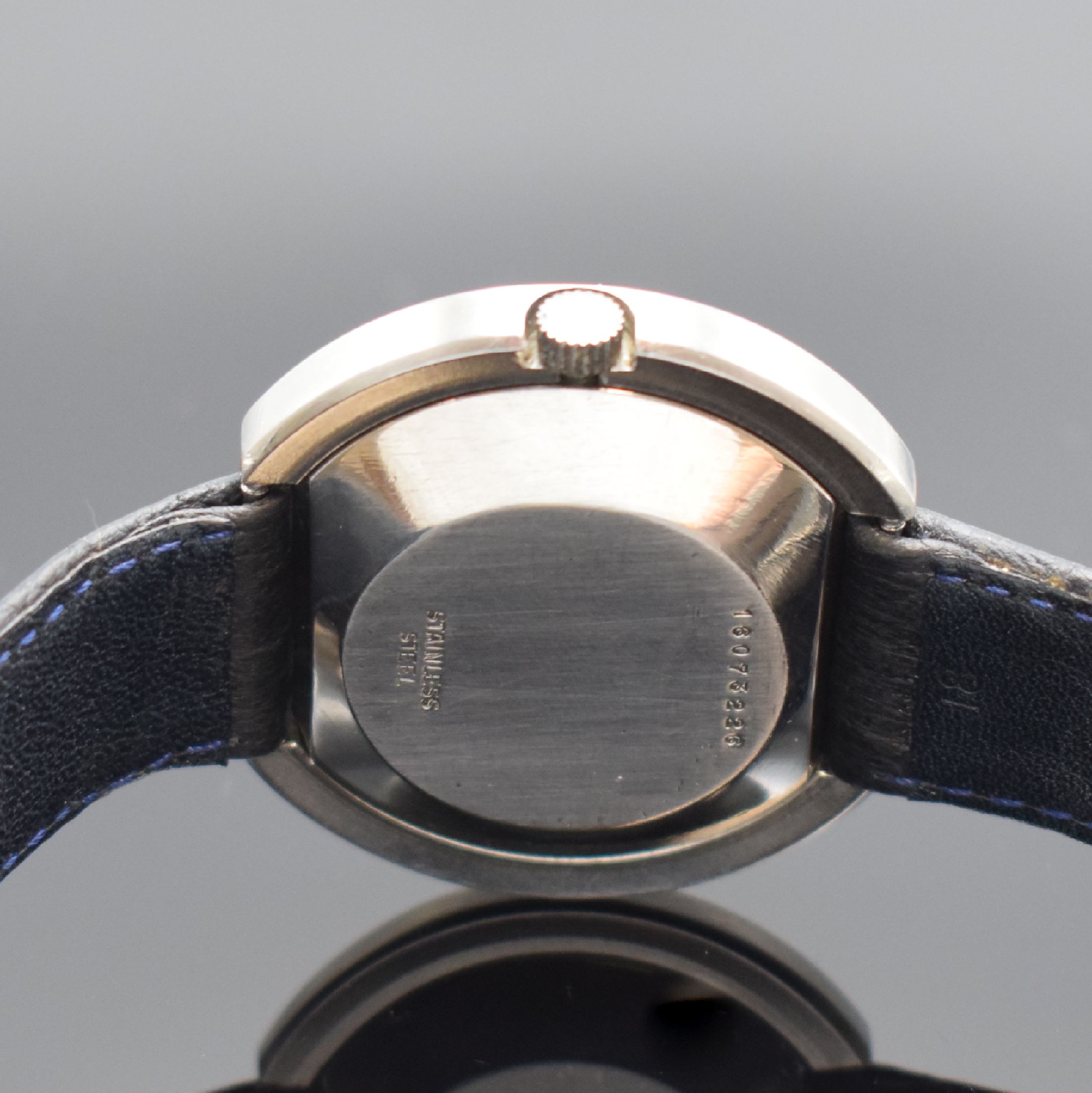 Detail c: LONGINES Admiral Herrenarmbanduhr in Stahl Referenz 8581-1, Schweiz um 1970, Automatik, gedr. Monocoque-Geh., silb. Zifferbl. rest., blaue u. silb. ...