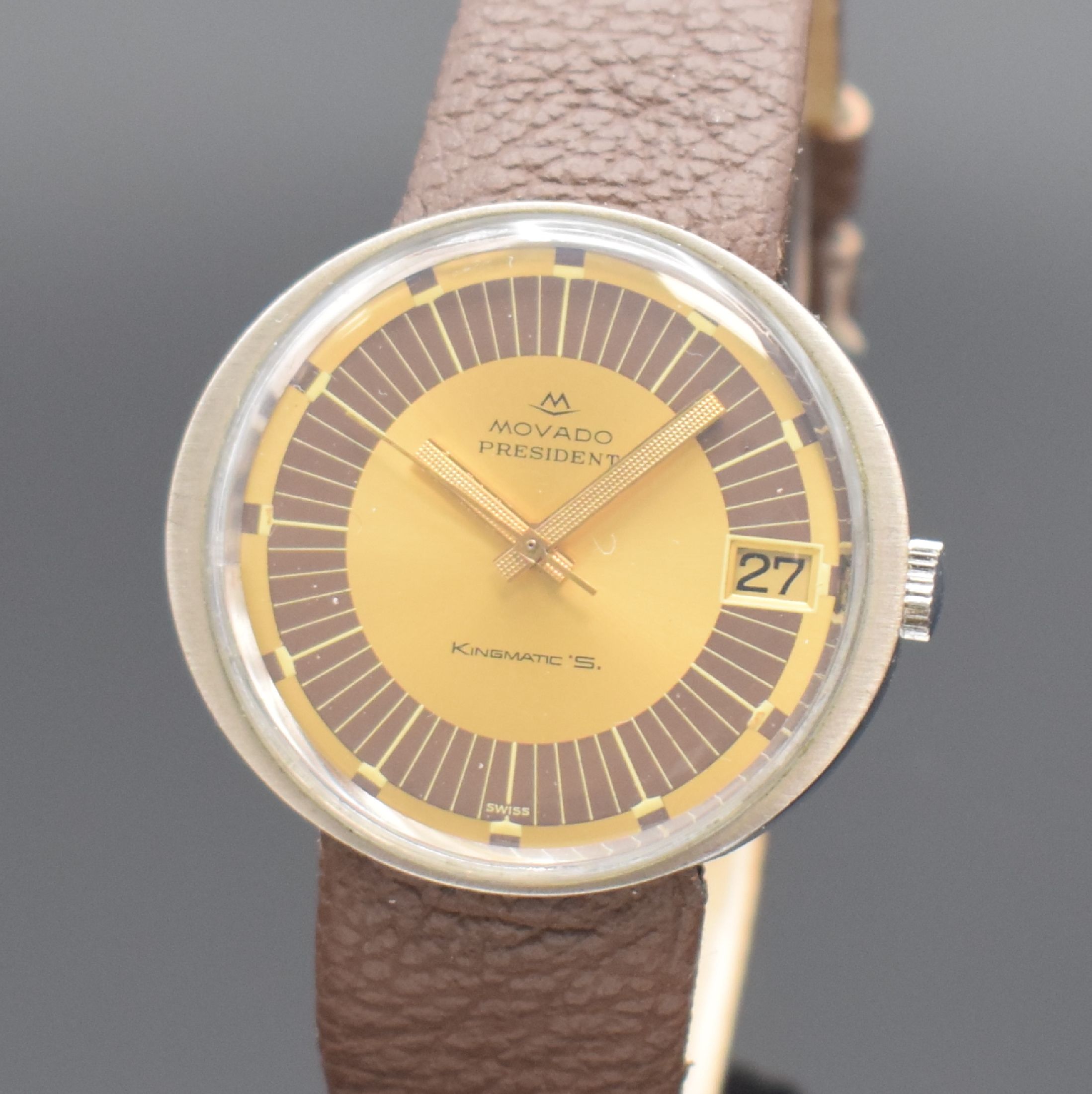 Detail a: MOVADO President Kingmatic S Herrenarmbanduhr in Stahl, Schweiz um 1970, Automatik, FB- Monocoque-Geh., gold. Zifferbl. m. braunem Minutenring, Datum ...