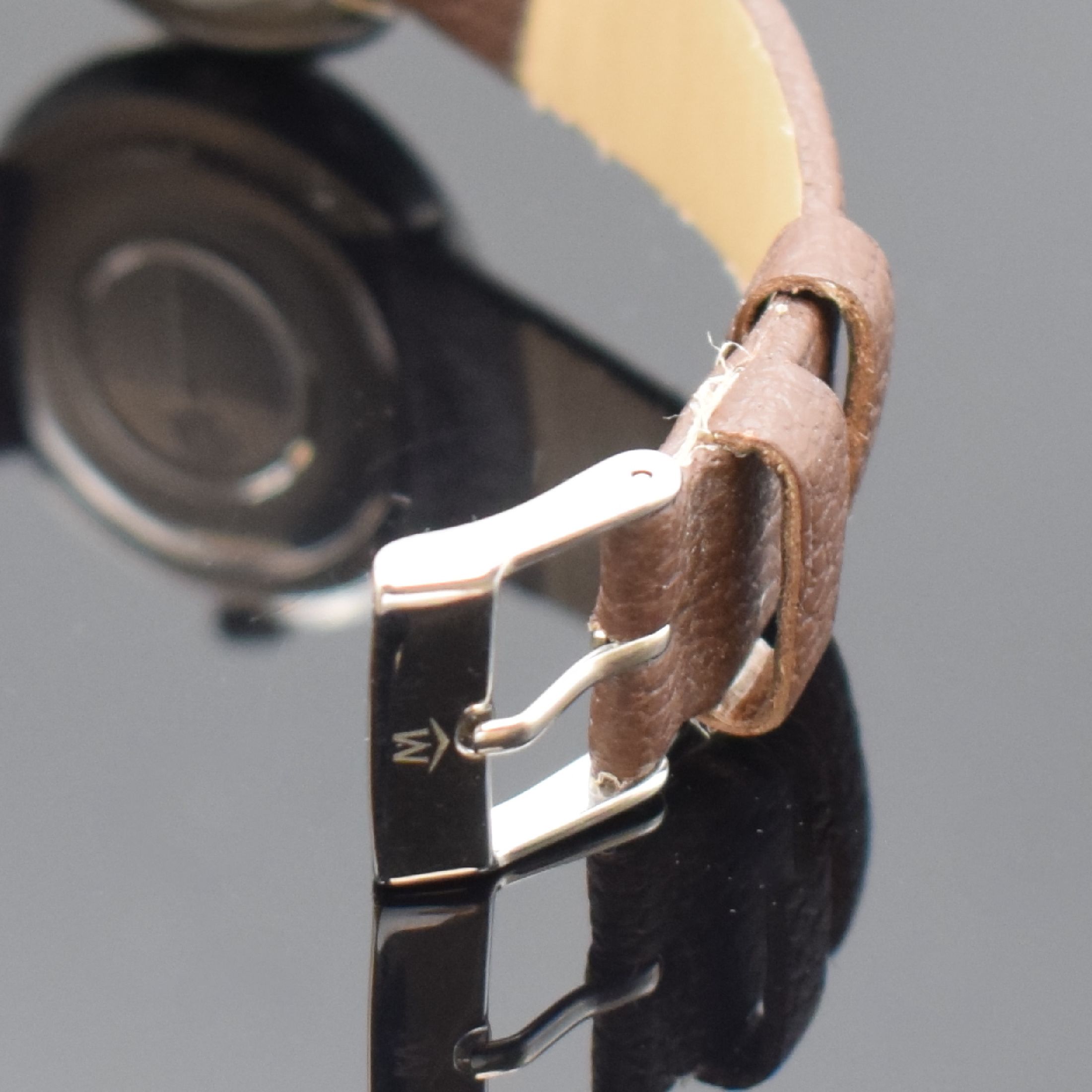 Detail b: MOVADO President Kingmatic S Herrenarmbanduhr in Stahl, Schweiz um 1970, Automatik, FB- Monocoque-Geh., gold. Zifferbl. m. braunem Minutenring, Datum ...