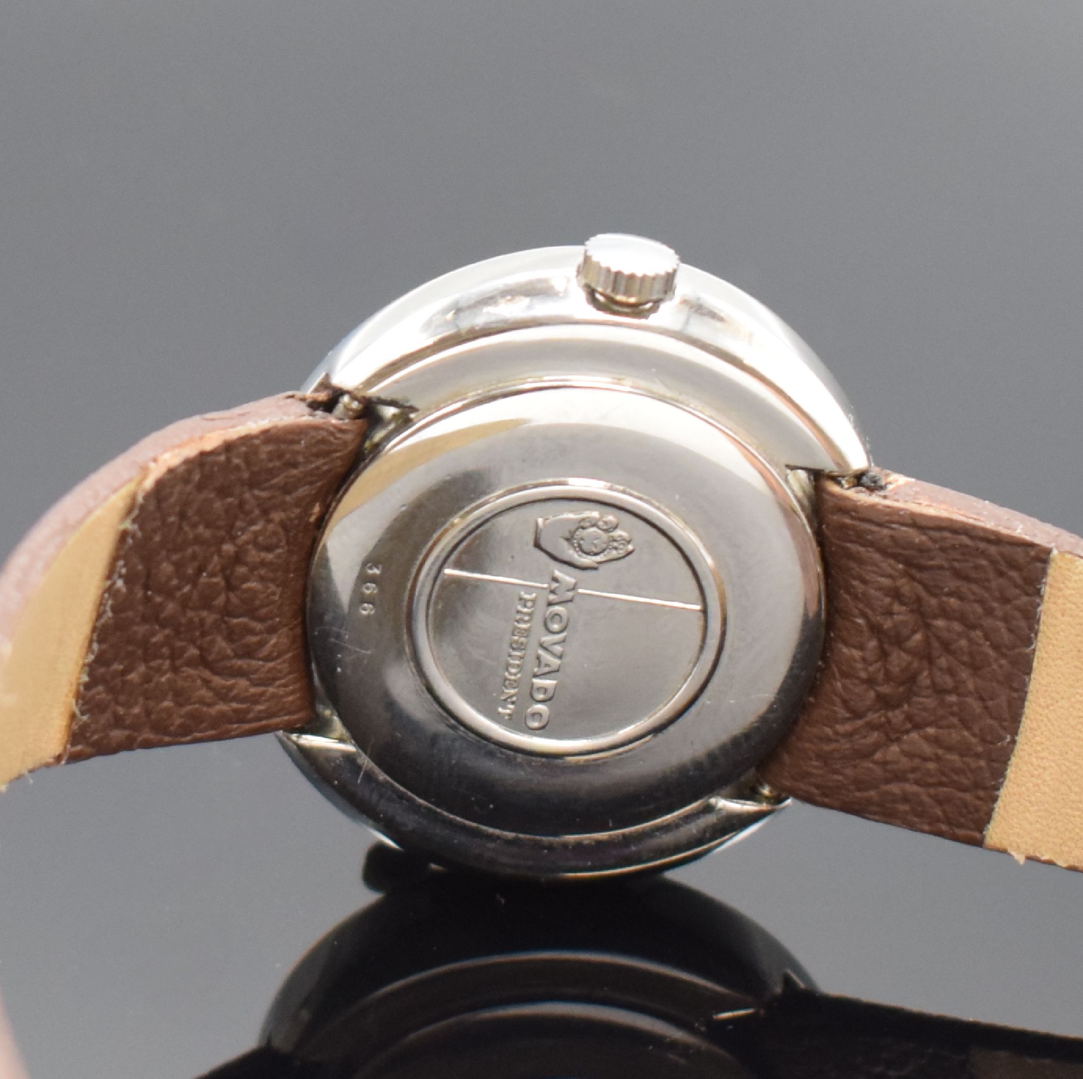 Detail c: MOVADO President Kingmatic S Herrenarmbanduhr in Stahl, Schweiz um 1970, Automatik, FB- Monocoque-Geh., gold. Zifferbl. m. braunem Minutenring, Datum ...