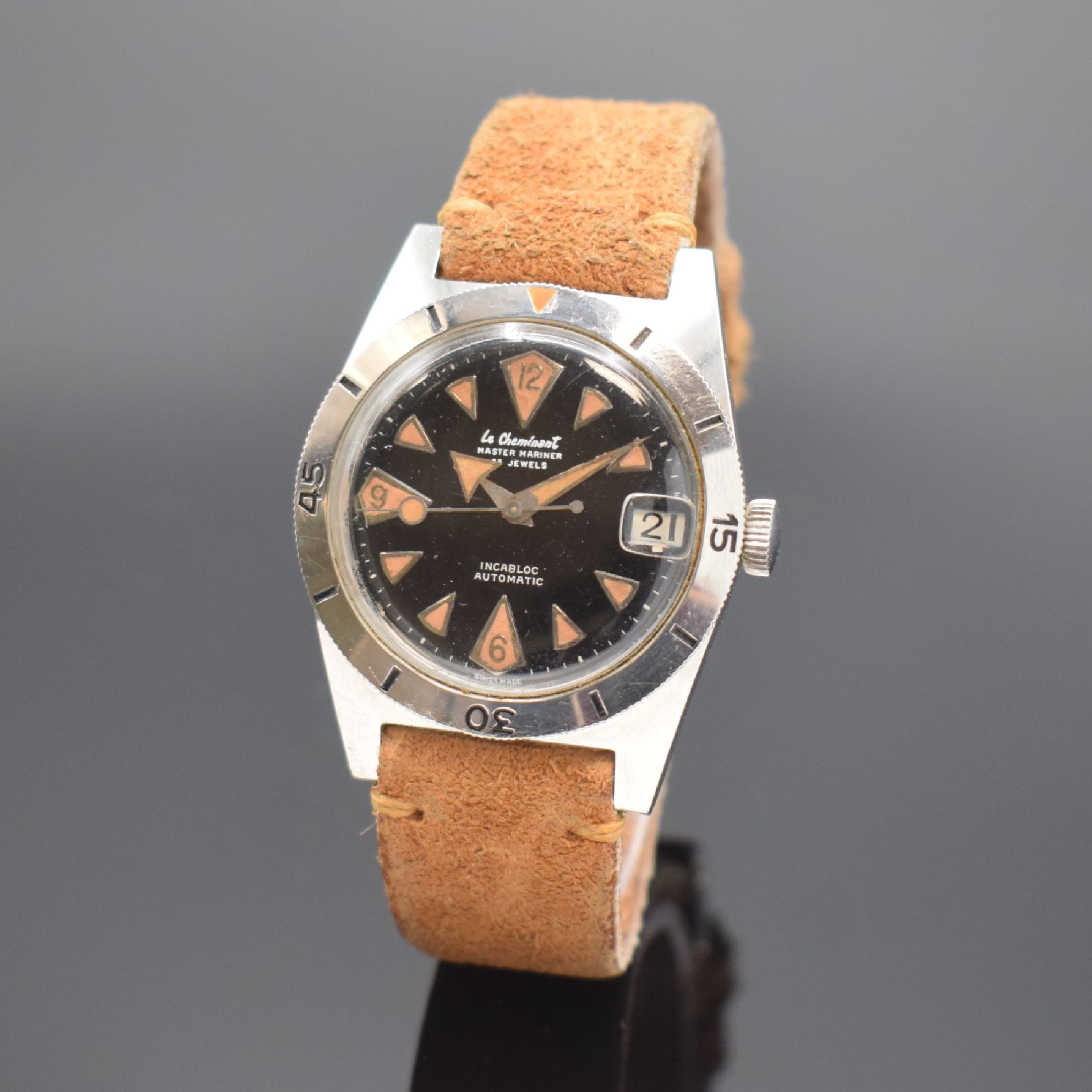 LE CHEMINANT Master Mariner Herrensportuhr in Stahl, Schweiz um 1960, Automatik, verschr. Geh., Stahl-Drehlünette m. 60er-Tlg., schwarzes Zifferbl. ...