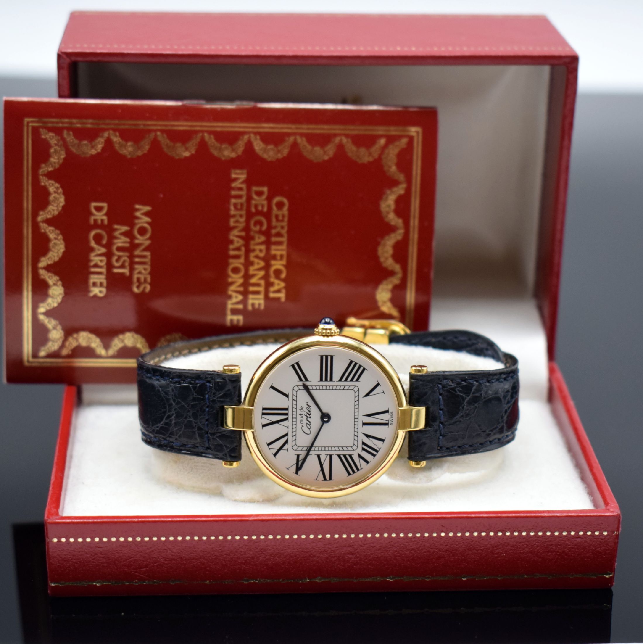 Detail a: CARTIER Paris Vermeil Damenarmbanduhr Referenz 59003 mit original Box und Zertifikat, Schweiz um 1993, quarz, verg. Silbergehäuse, Boden 2-fach ...