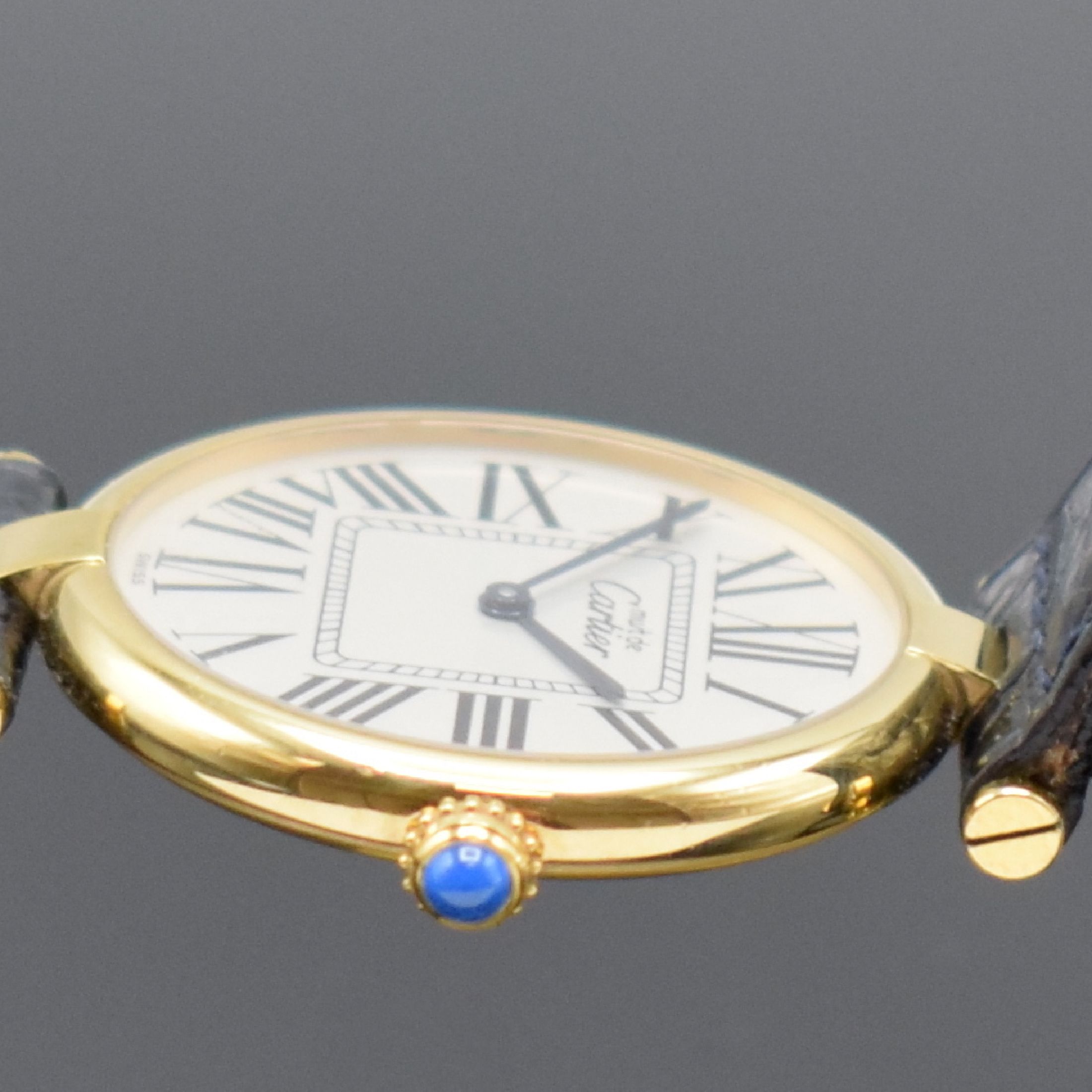 Detail e: CARTIER Paris Vermeil Damenarmbanduhr Referenz 59003 mit original Box und Zertifikat, Schweiz um 1993, quarz, verg. Silbergehäuse, Boden 2-fach ...