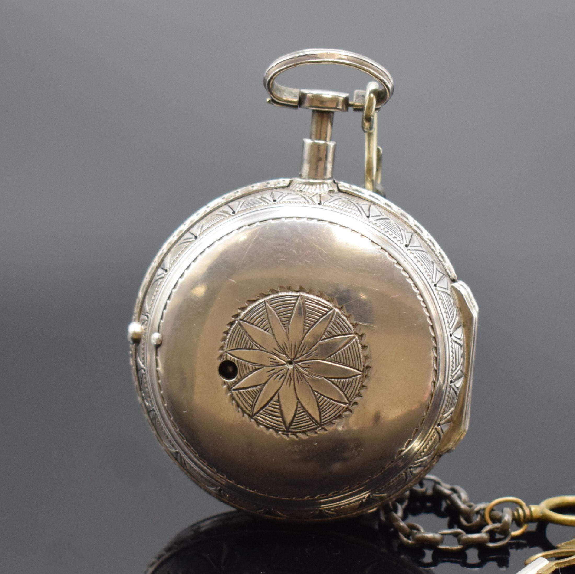 Detail b: FLORIAN MARÄSECK in Burghausen große Spindeltaschenuhr in Silber mit 1/4 Repetition, Deutschland um 1790, grav. Geh. m. großem Außenscharnier, ...