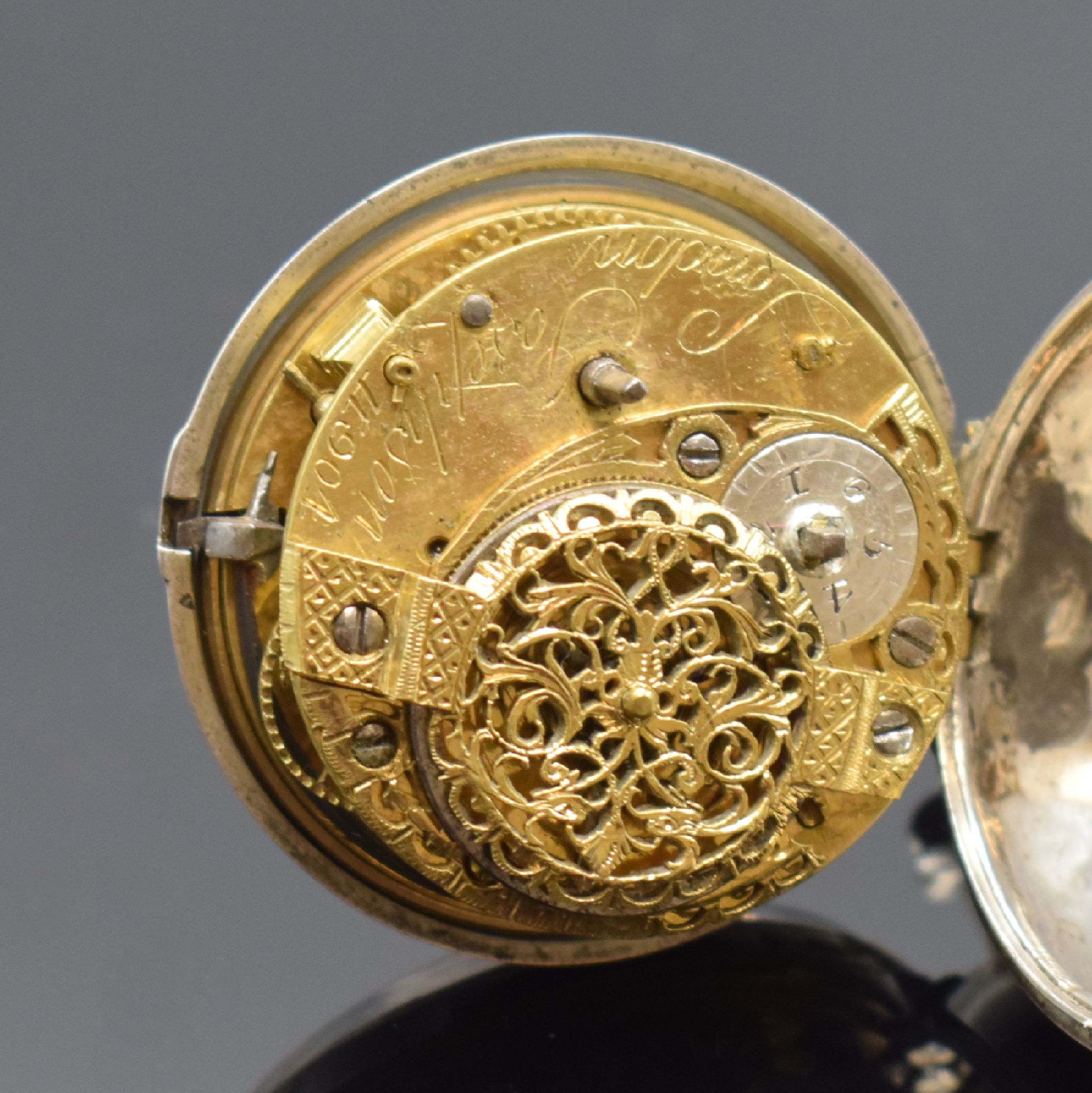 Detail g: JOSEPHSON London Repousse Spindeltaschenuhr mit 2 Übergehäusen in Silber, London Hallmark 1793, glattes Geh. dell., Repousse- Übergeh. m. ...