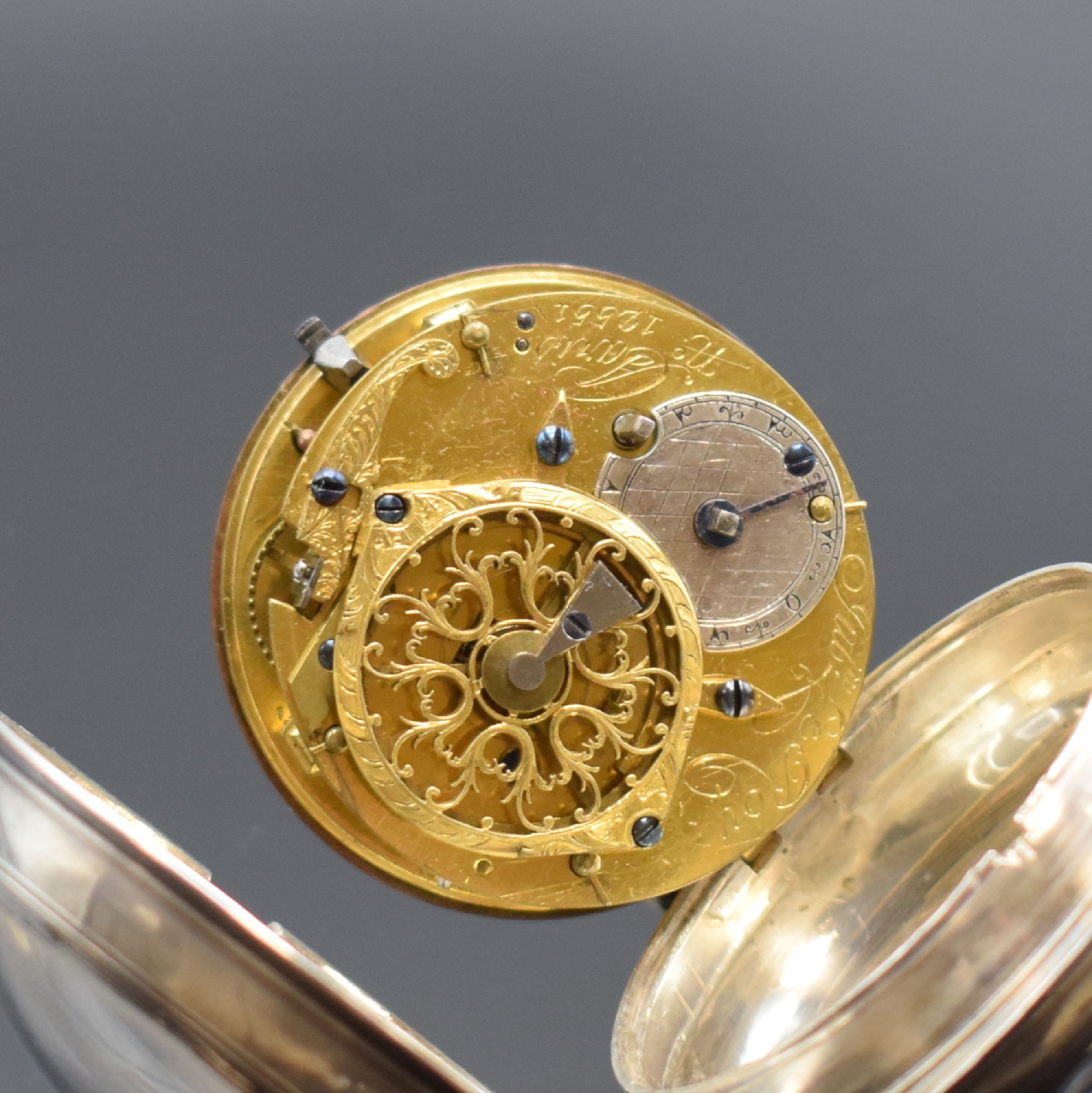 Detail c: JULIEN LE ROY Spindeltaschenuhr in Silber, Frankreich um 1760, glattes Geh. dell., großes Außenscharnier, gold. Kartuschenzifferblatt m. ...