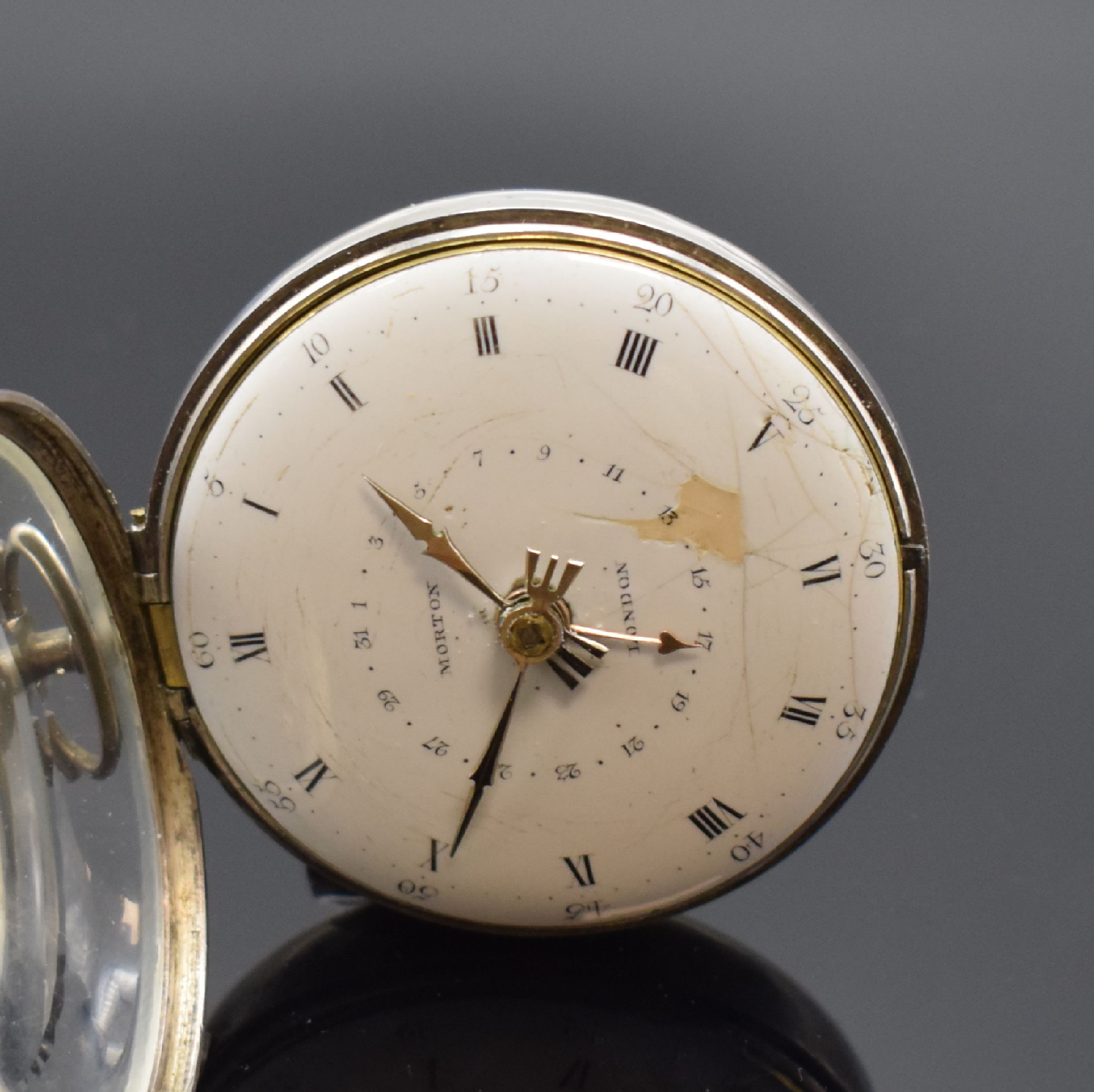 Detail b: MORTON London große Spindeltaschenuhr mit Datum in Silber, Hallmark London 1796, glattes Geh. dell., Emailzifferbl. besch., Zeiger später, großes, ...