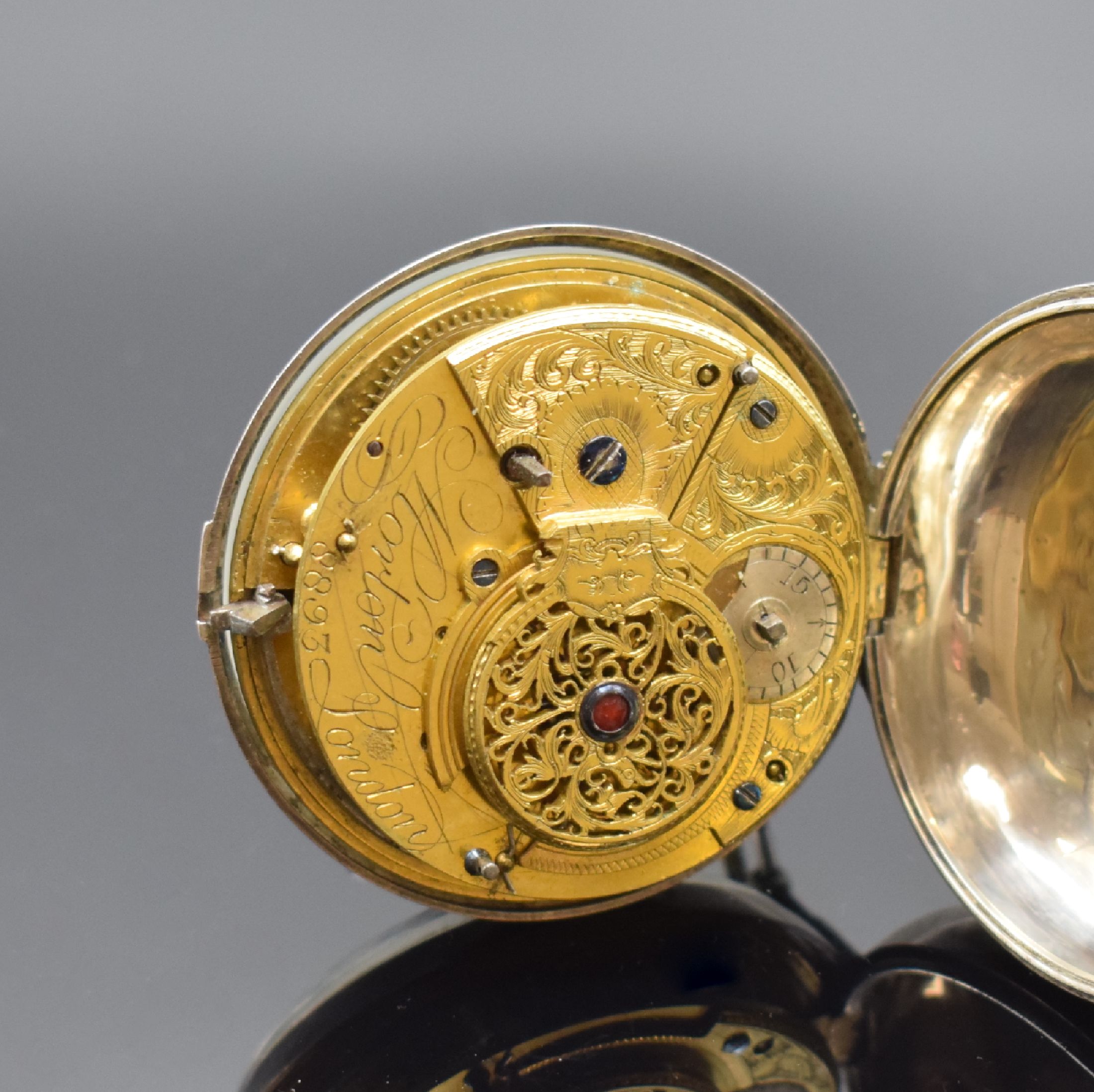 Detail e: MORTON London große Spindeltaschenuhr mit Datum in Silber, Hallmark London 1796, glattes Geh. dell., Emailzifferbl. besch., Zeiger später, großes, ...