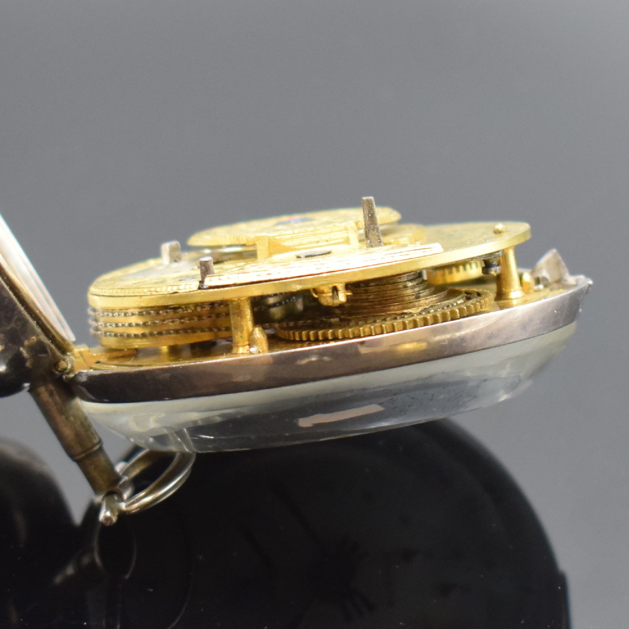 Detail h: MORTON London große Spindeltaschenuhr mit Datum in Silber, Hallmark London 1796, glattes Geh. dell., Emailzifferbl. besch., Zeiger später, großes, ...