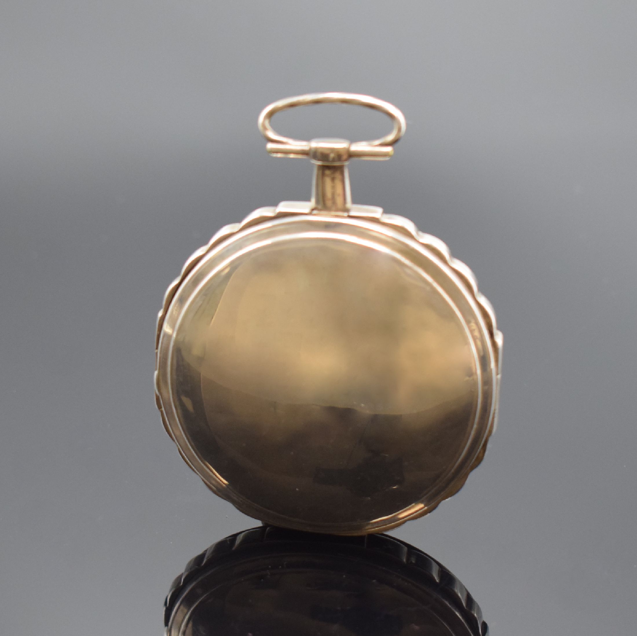 Detail a: Spindeltaschenuhr mit 2 Email-Portraits, Schweiz um 1800, glattes Silbergehäuse mit wellenförmigen Rand im Öffnungsbereich besch., kl. ...