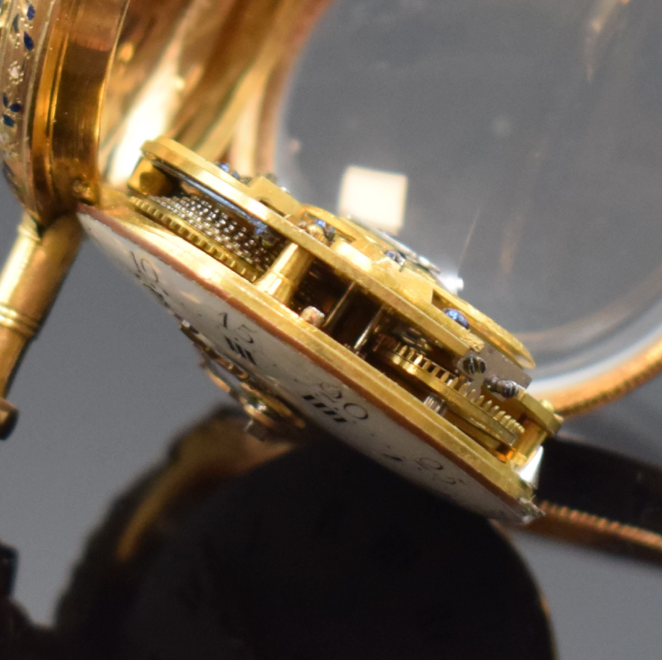 Detail f: GIDE Email-Spindeltaschenuhr in RG 750/000, Frankreich um 1780, rückseitig auf guill. Grund, polychrom transluzid emailliert, umrandet von ...