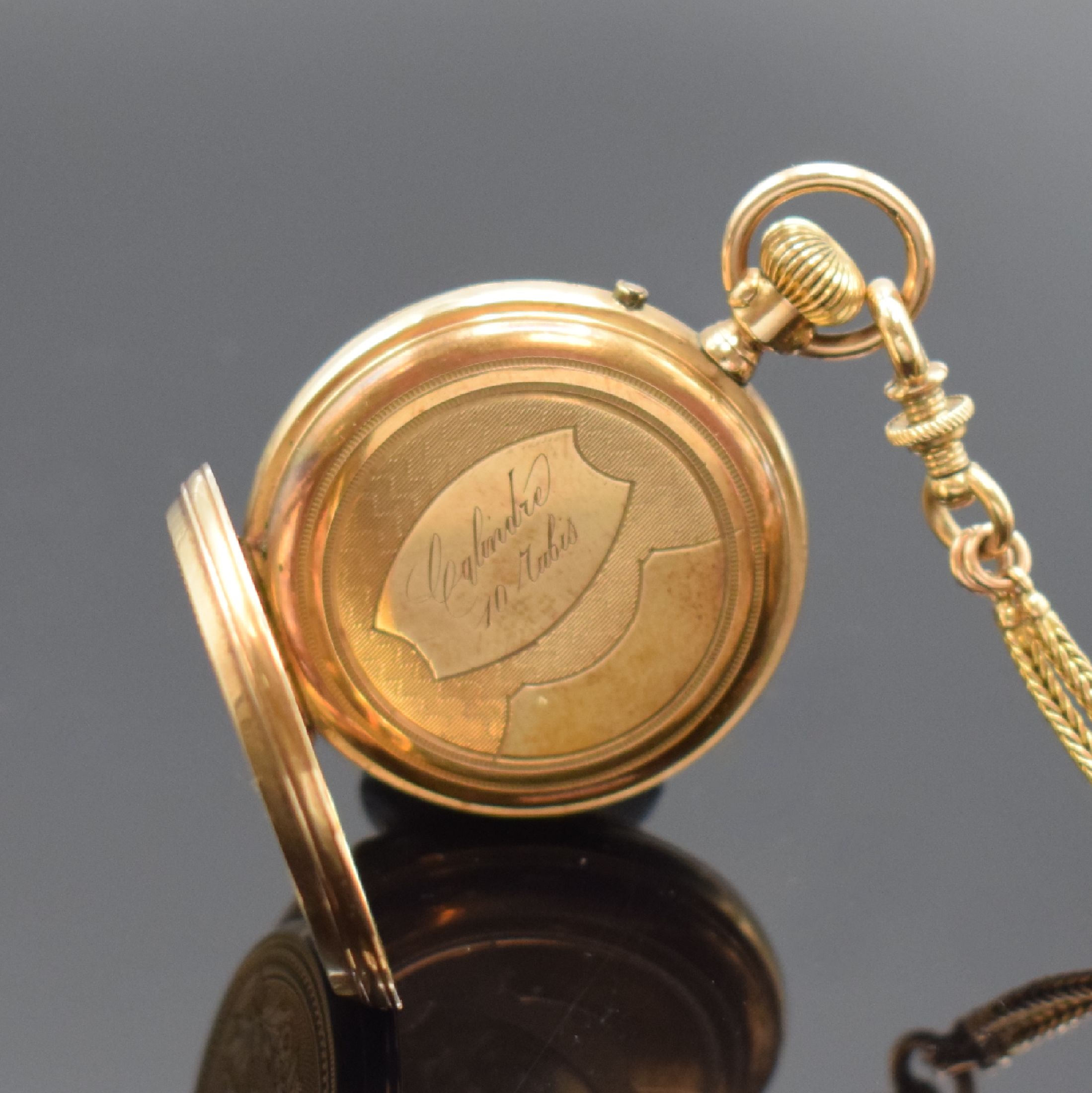 Detail c: Offene Zylinder Damentaschenuhr in RG 585/000 an langer RG 585/000 Kette mit Schieber, Schweiz um 1880, rücks. guill. und floral graviert m. ...