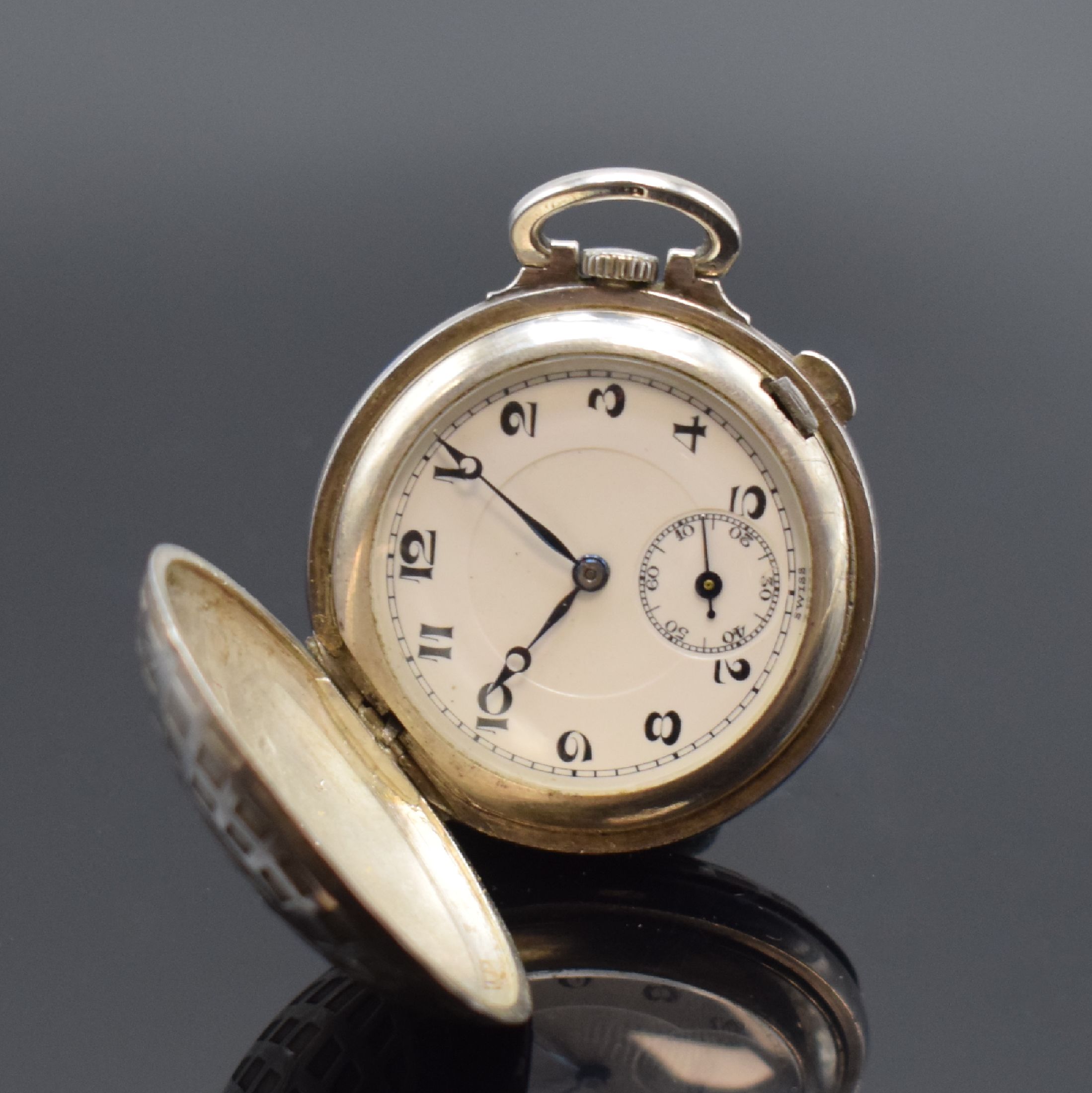 TALIS Watch Co. Taschenuhr in Form eines Golfballs in 925er Silber, Schweiz um 1940, Emailzifferbl. m. arab. Std., gebl. Zeiger, Anz. v. Std., Min. ...