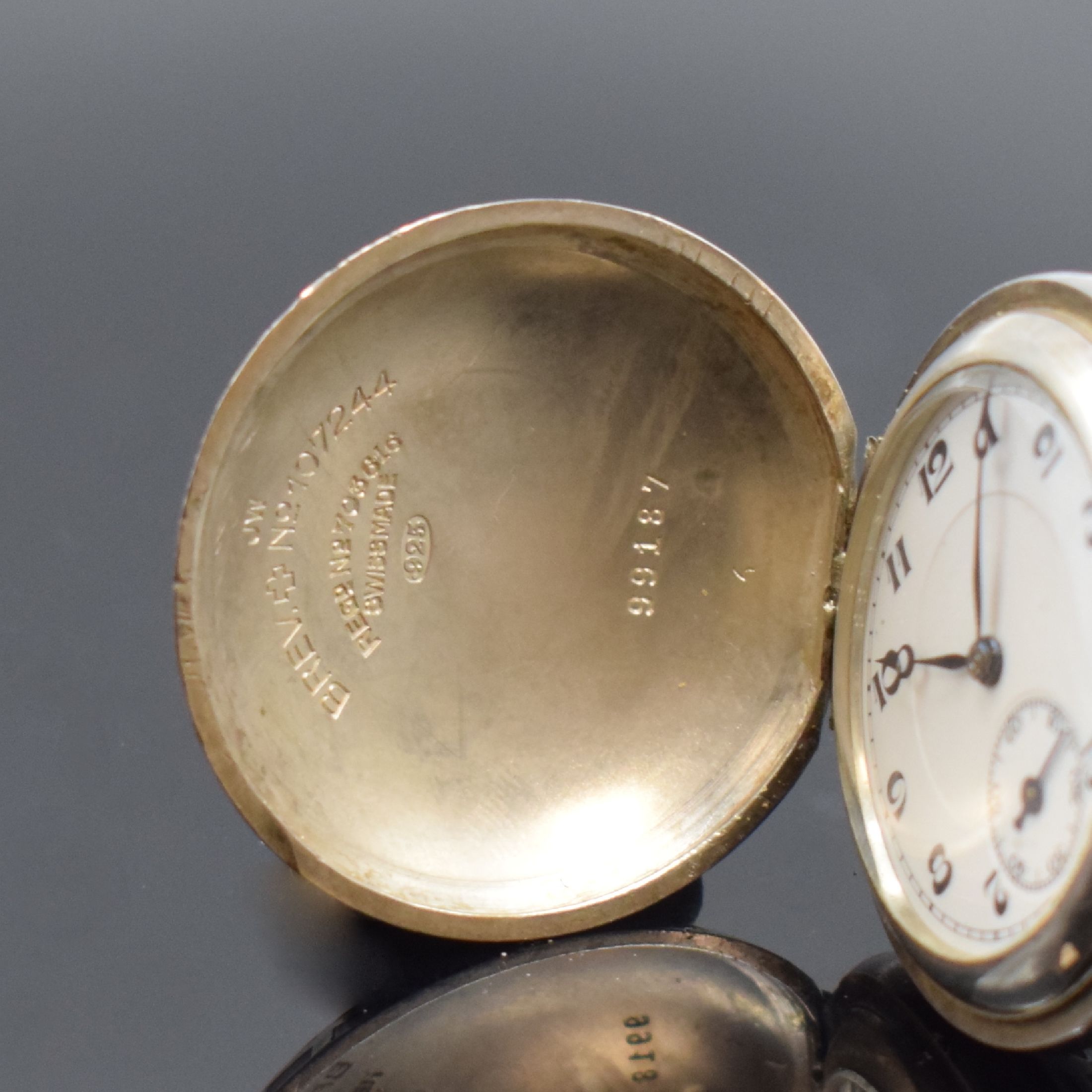 Detail a: TALIS Watch Co. Taschenuhr in Form eines Golfballs in 925er Silber, Schweiz um 1940, Emailzifferbl. m. arab. Std., gebl. Zeiger, Anz. v. Std., Min. ...