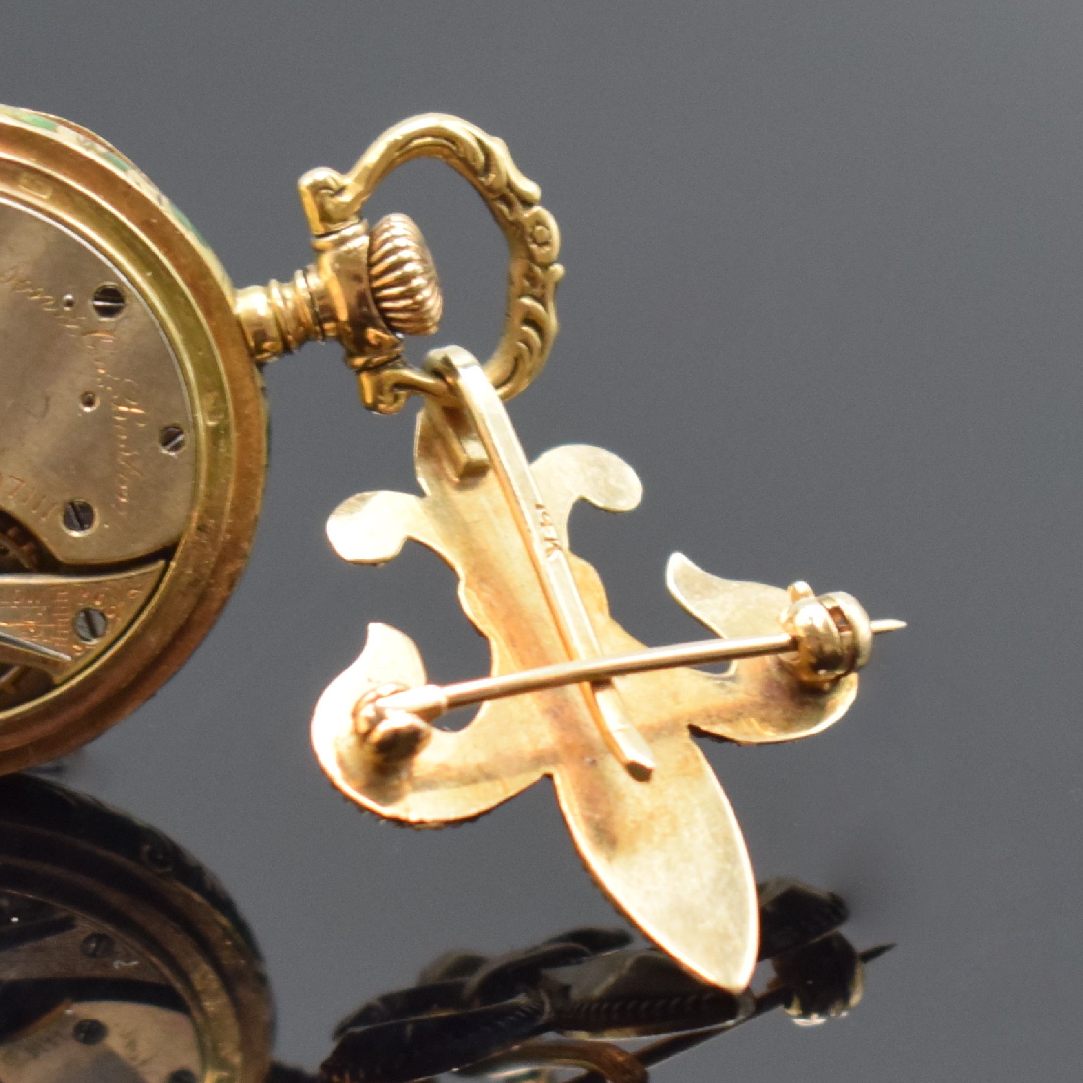 Detail g: LONGINES / SMITH, PETTERSON & Co. Boston Email-Damentaschenuhr in GG 585/000 an vergoldeter Fleur de Lys Brosche, Schweiz für USA um 1897, aufw. ...