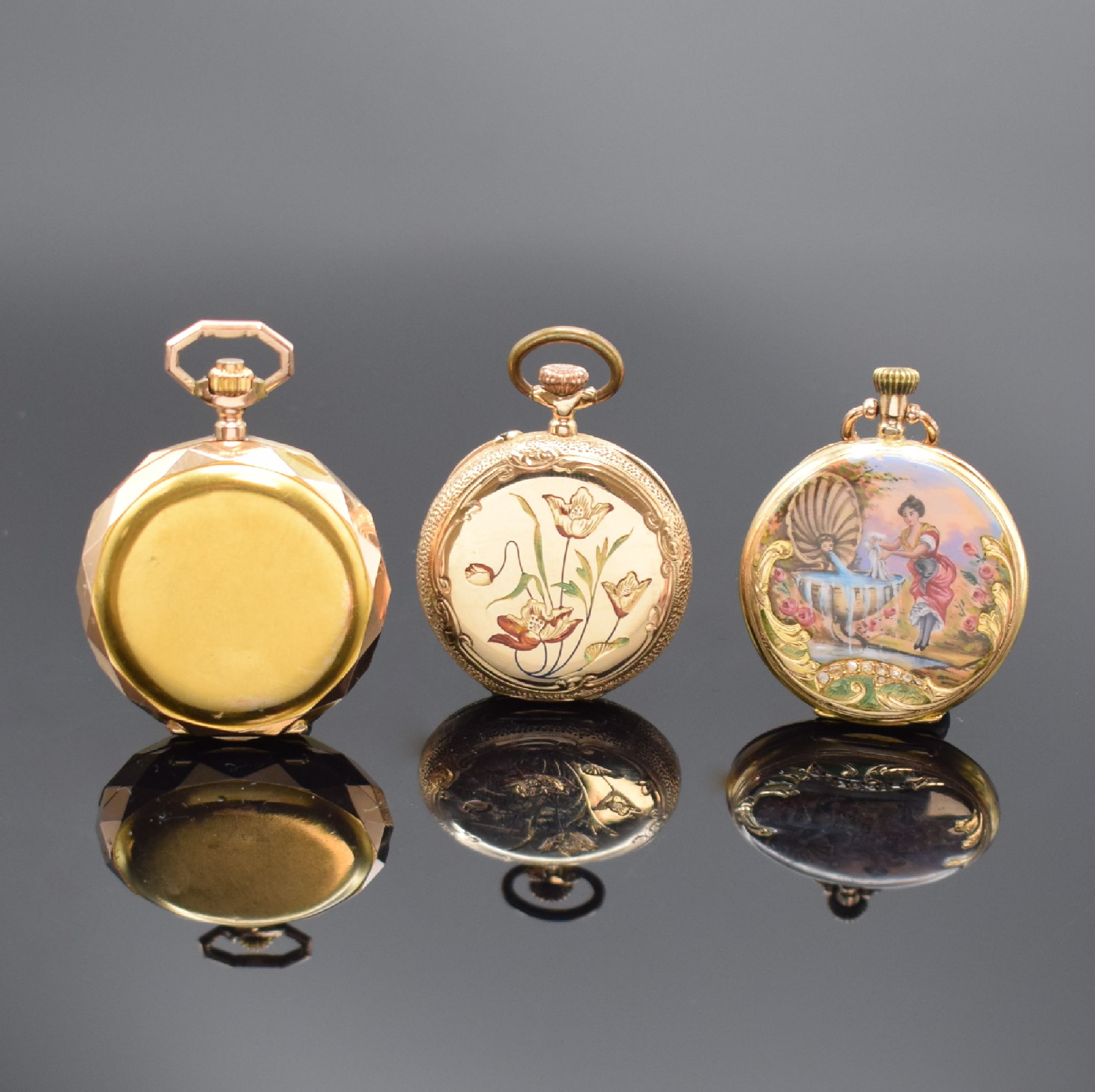 Detail c: Konvolut 3 Email-Damentaschenuhren in Gold, Schweiz um 1880 - 1910, 2 x 14k 1 x 18k Goldgeh., 1 x 3-Deckel Gold-Savonette m. facettierten Rand, auf ...