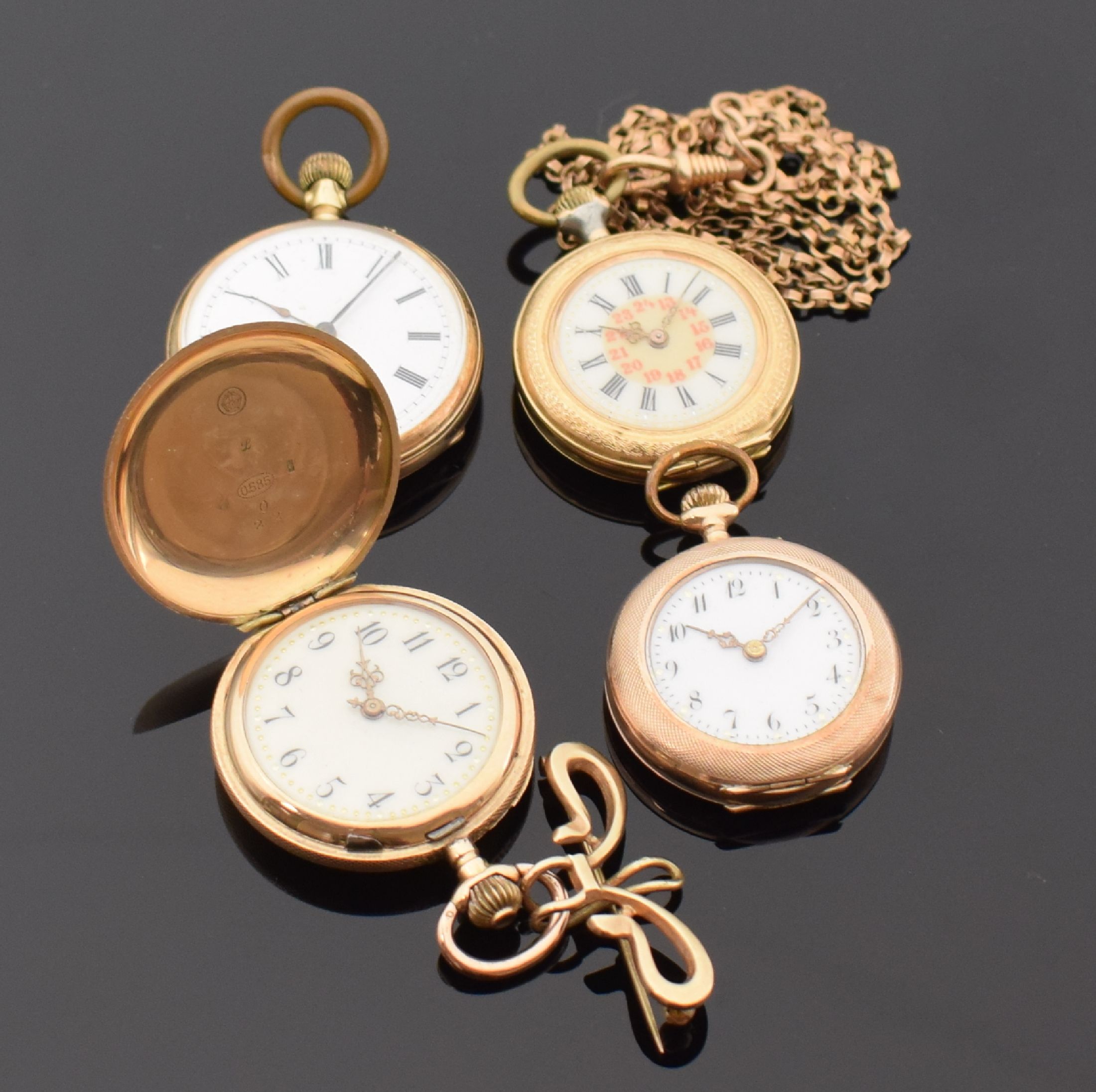 Detail a: Konvolut 4 Gold Damentaschenuhren, Schweiz um 1900, 3 x 14k und 1 x 8k Gold, 3 x offen, 1 x System Glashütte Savonette, grav. und guill. Gehäuse, ...