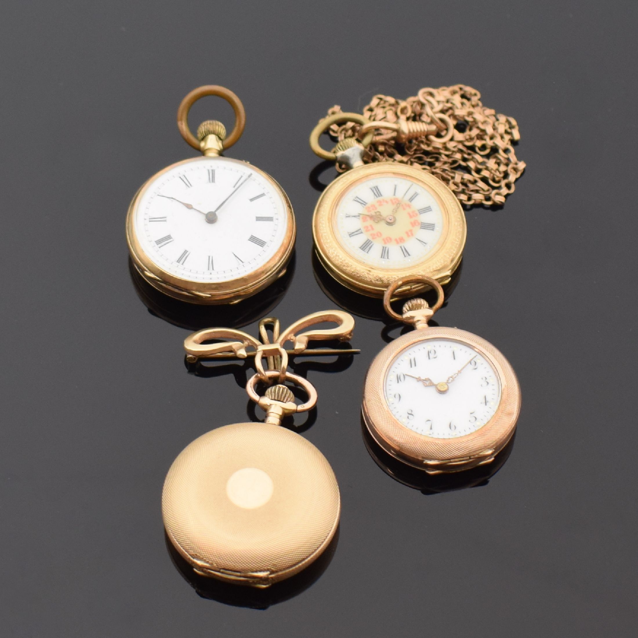 Detail b: Konvolut 4 Gold Damentaschenuhren, Schweiz um 1900, 3 x 14k und 1 x 8k Gold, 3 x offen, 1 x System Glashütte Savonette, grav. und guill. Gehäuse, ...