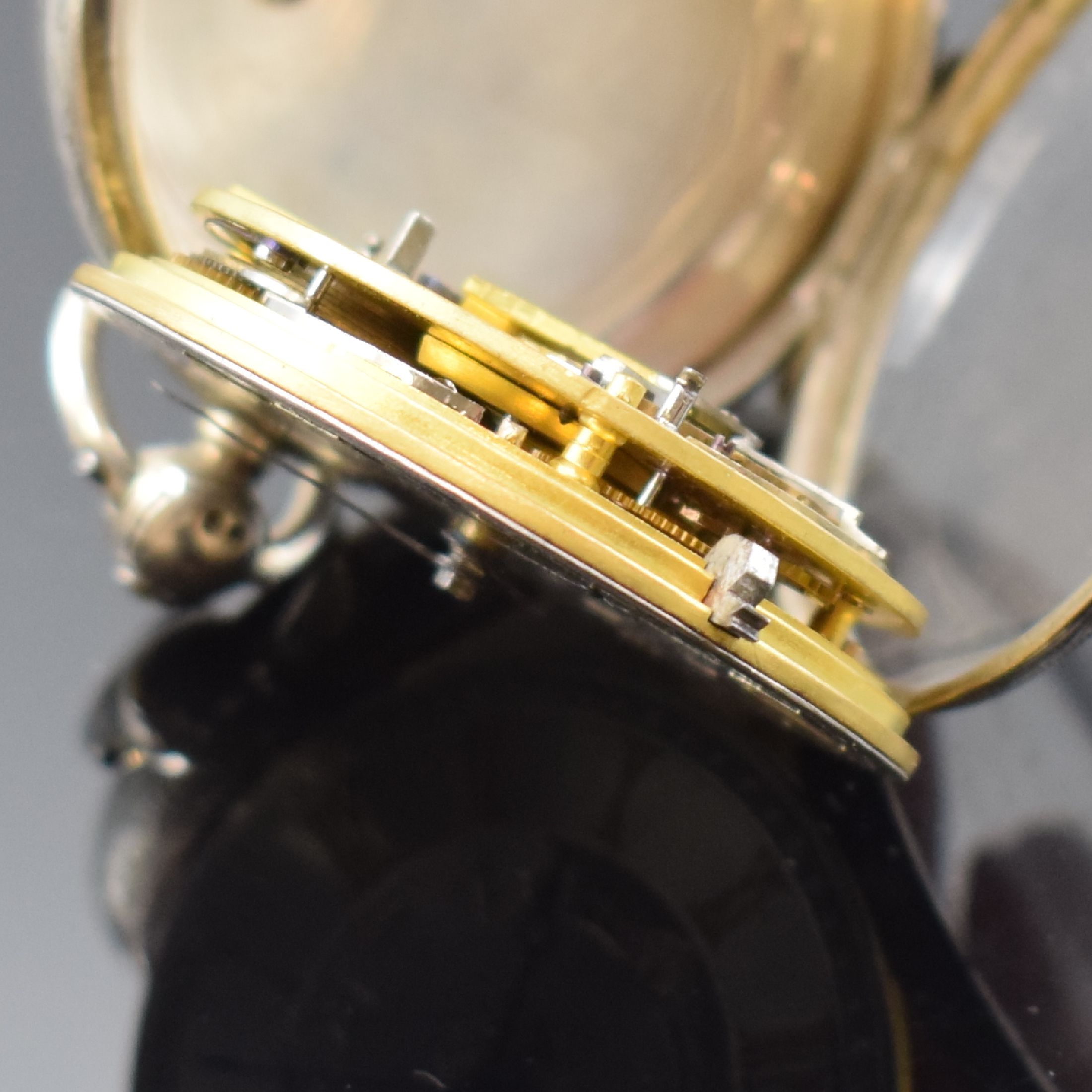 Detail g: Konvolut 3 Silbertaschenuhren, Schweiz / England um 1880, 2 schwere, englische Taschenuhren mit Silber-Zifferblättern und röm. Goldzahlen, nach ...