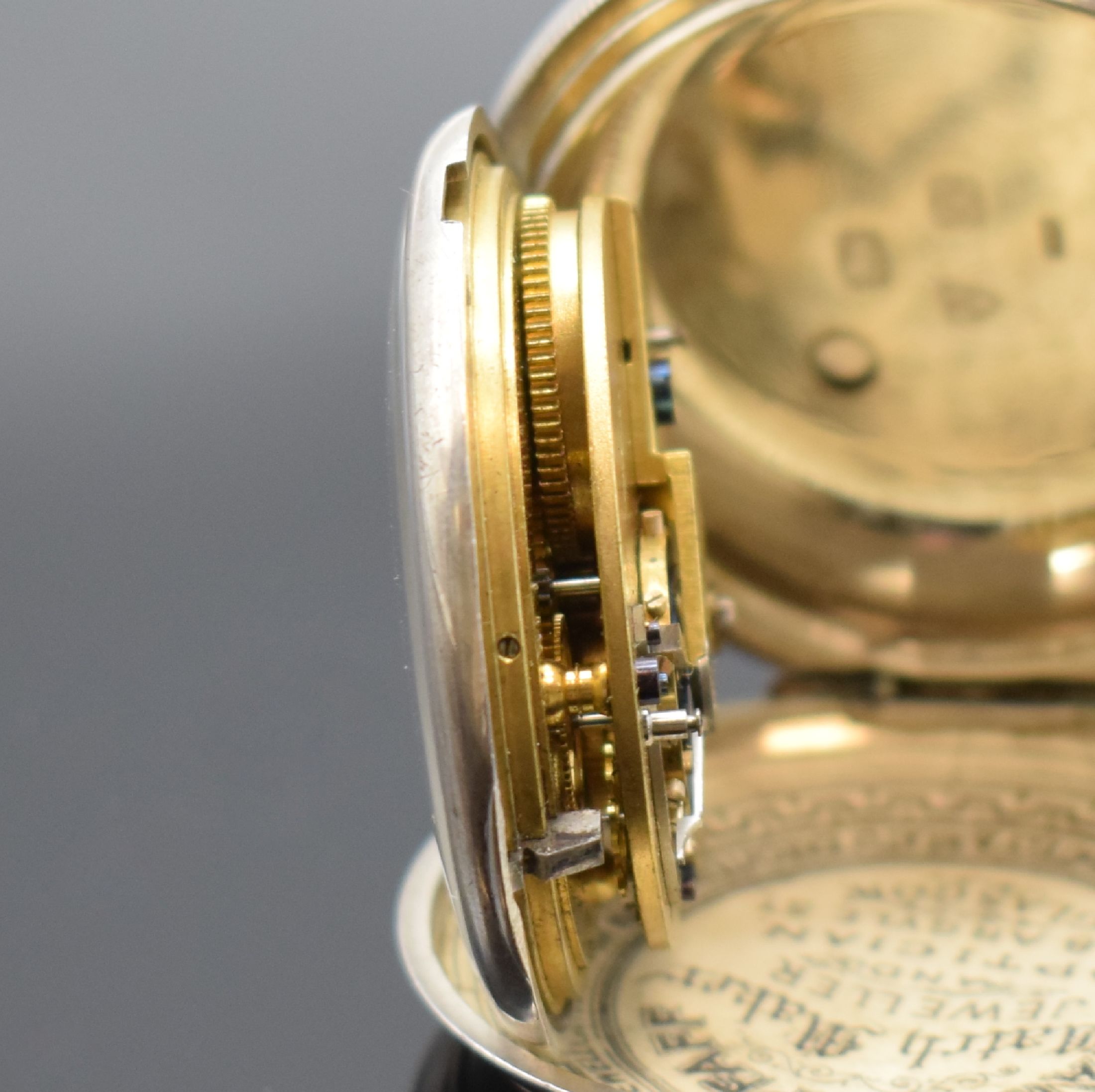 Detail n: Konvolut 3 Silbertaschenuhren, Schweiz / England um 1880, 2 schwere, englische Taschenuhren mit Silber-Zifferblättern und röm. Goldzahlen, nach ...