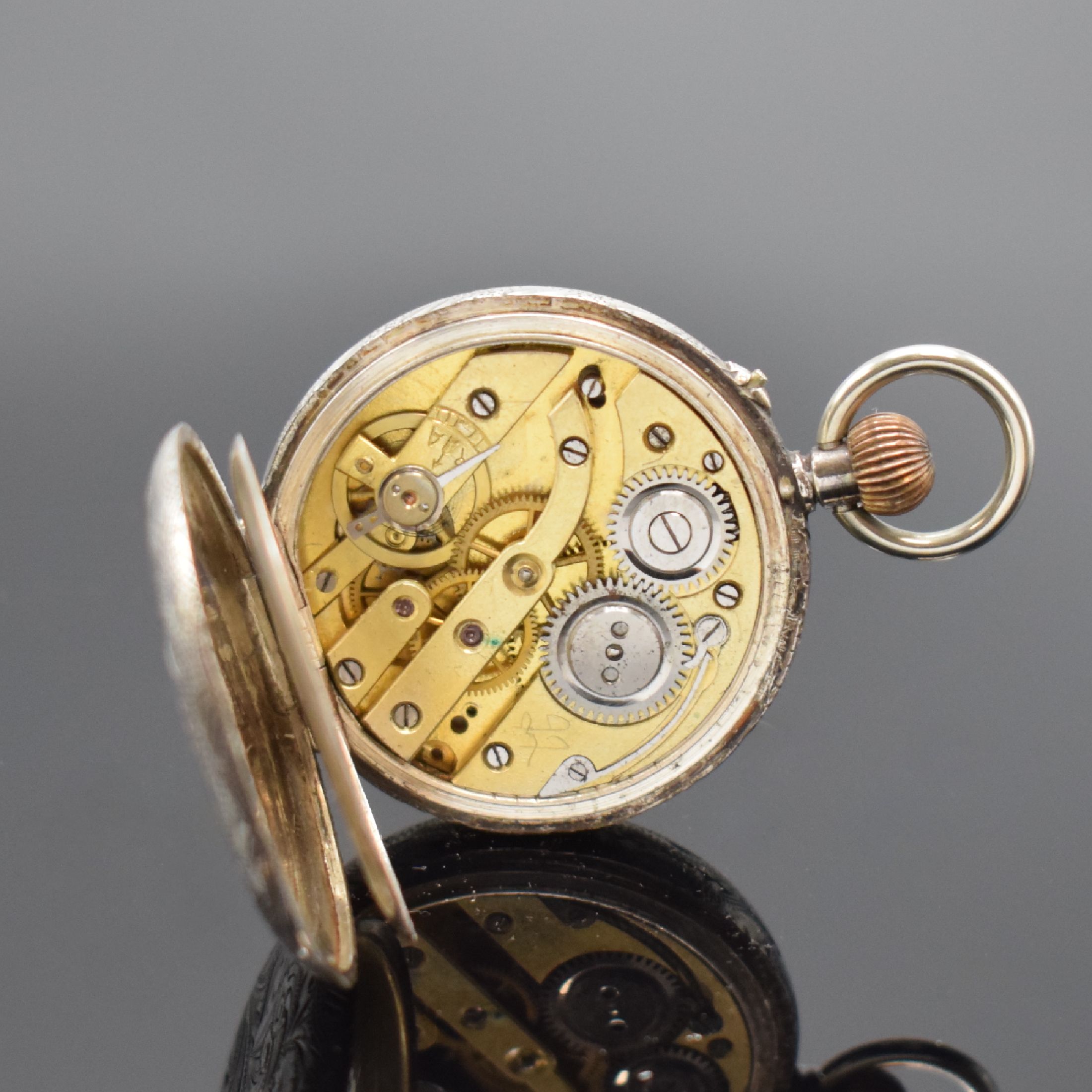 Detail r: Konvolut 3 Silbertaschenuhren, Schweiz / England um 1880, 2 schwere, englische Taschenuhren mit Silber-Zifferblättern und röm. Goldzahlen, nach ...