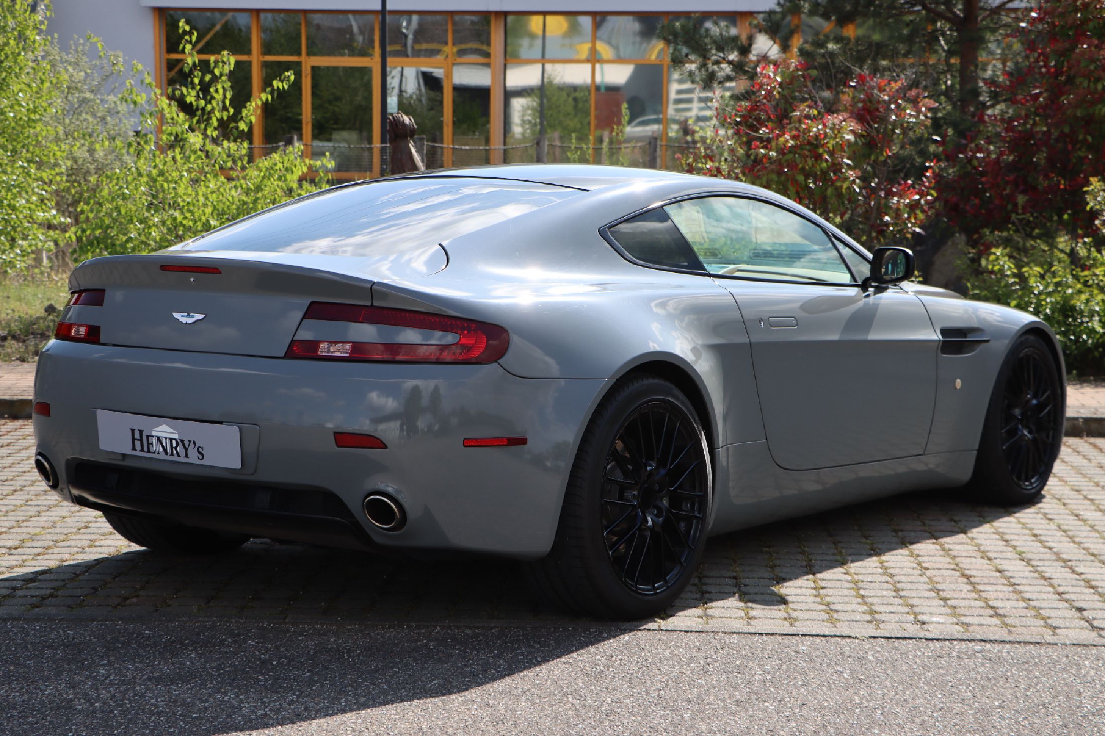 Detail b: Aston Martin V8 Vantage Coupé, Fahrgestellnummer: SCFBF03C39CG13269, EZ 04/2009, wohl 2. Hand - ein Eintrag in Deutschland, Laufleistung ca. 147.000 ...