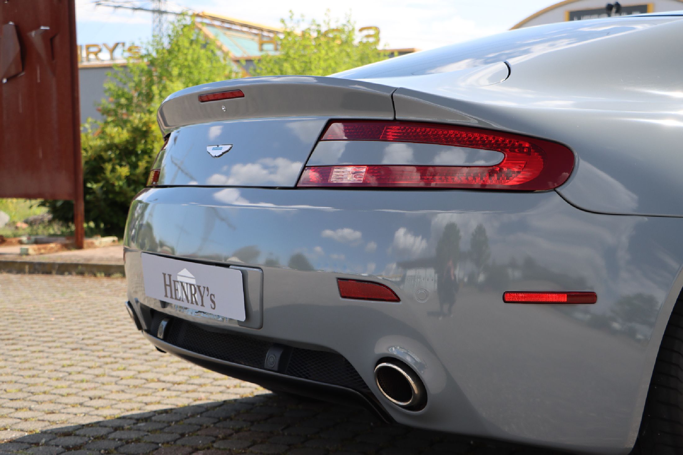 Detail c: Aston Martin V8 Vantage Coupé, Fahrgestellnummer: SCFBF03C39CG13269, EZ 04/2009, wohl 2. Hand - ein Eintrag in Deutschland, Laufleistung ca. 147.000 ...
