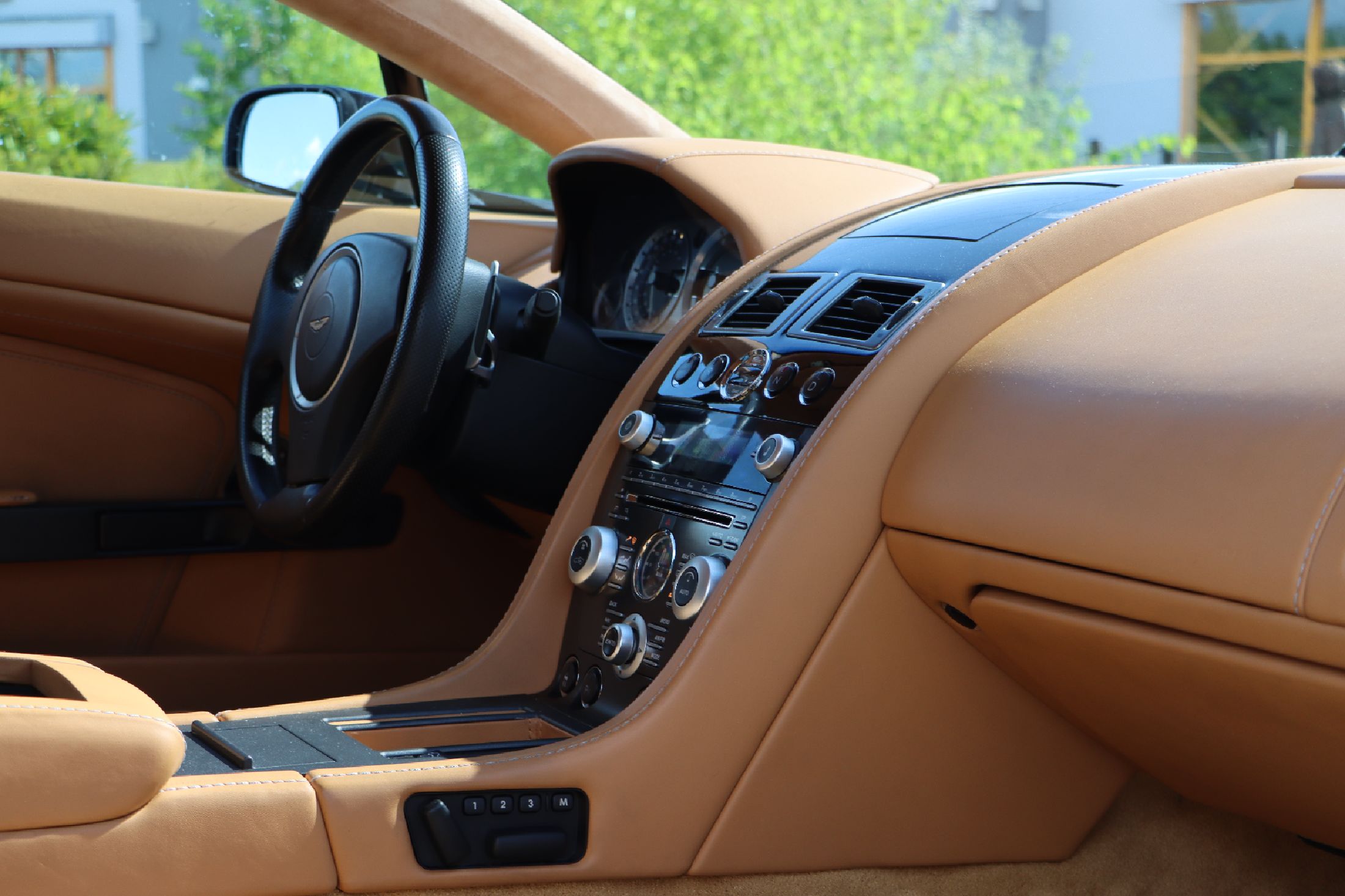 Detail f: Aston Martin V8 Vantage Coupé, Fahrgestellnummer: SCFBF03C39CG13269, EZ 04/2009, wohl 2. Hand - ein Eintrag in Deutschland, Laufleistung ca. 147.000 ...