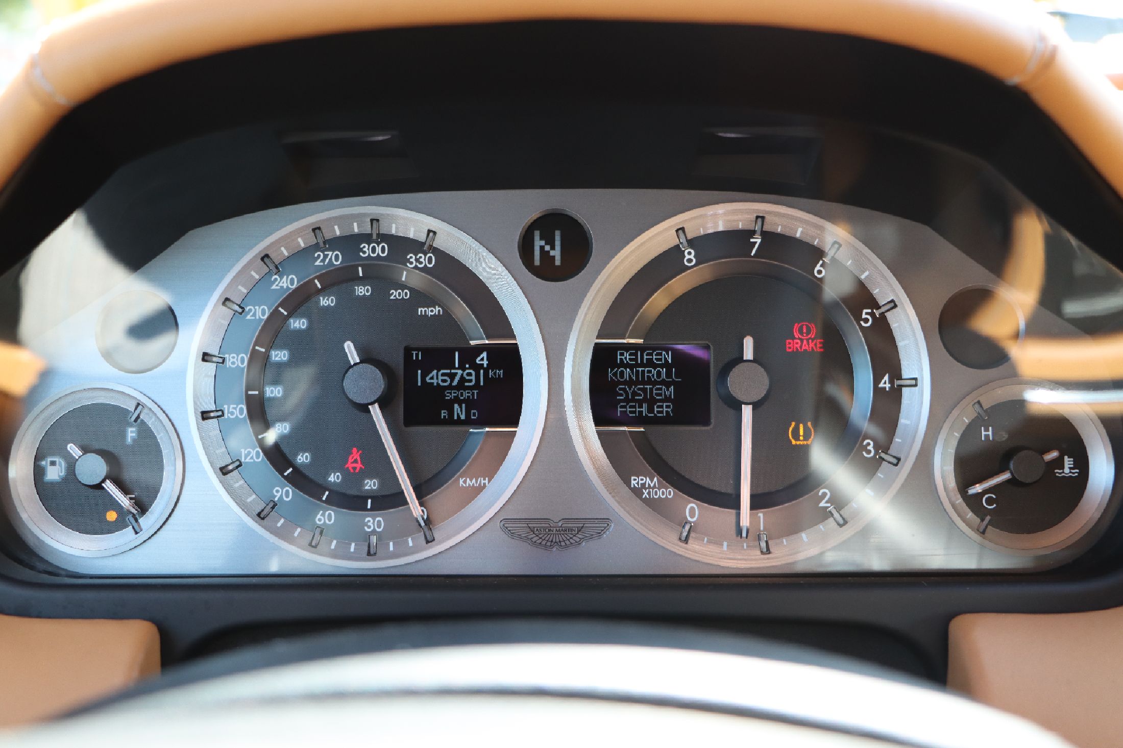 Detail g: Aston Martin V8 Vantage Coupé, Fahrgestellnummer: SCFBF03C39CG13269, EZ 04/2009, wohl 2. Hand - ein Eintrag in Deutschland, Laufleistung ca. 147.000 ...