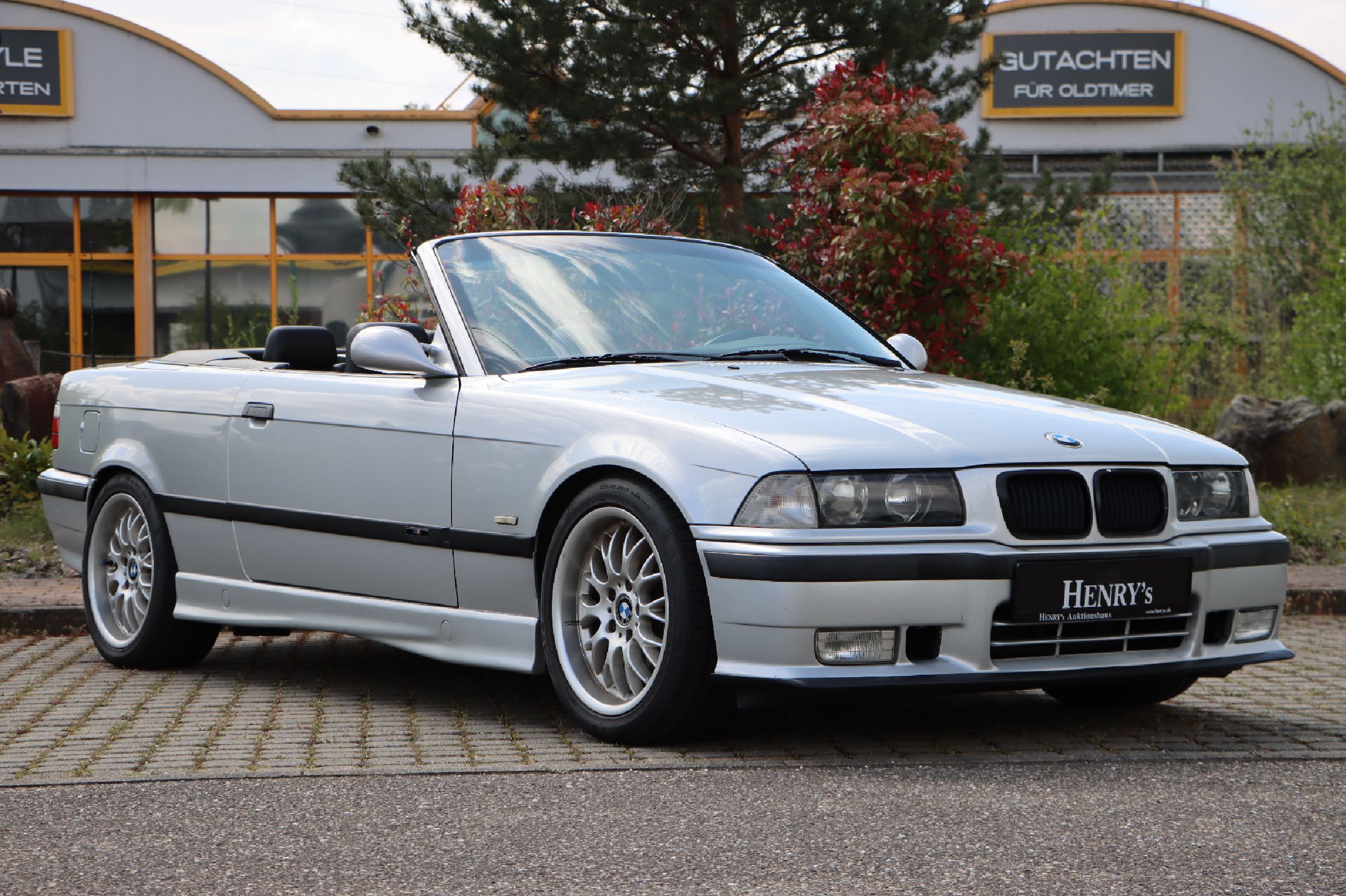 Detail a: BMW 320i E36 Cabriolet, Fahrgestellnummer: WBABJ31050ER17473, EZ 10/1998, Laufleistung ca. 200.500 km abgelesen, HU 05/2024, 110 kW/150 PS, ...