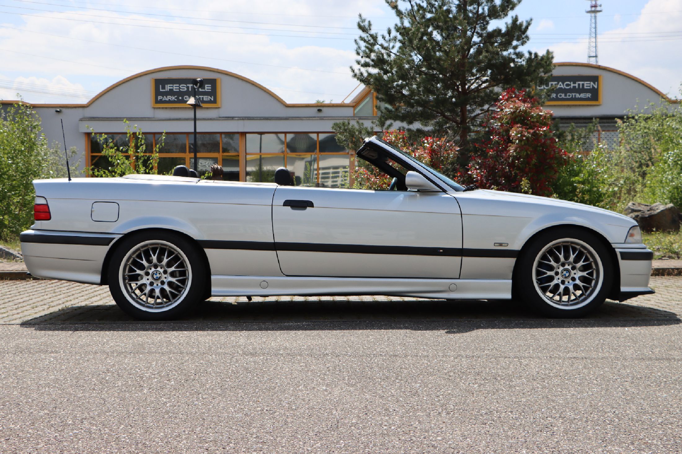 Detail c: BMW 320i E36 Cabriolet, Fahrgestellnummer: WBABJ31050ER17473, EZ 10/1998, Laufleistung ca. 200.500 km abgelesen, HU 05/2024, 110 kW/150 PS, ...