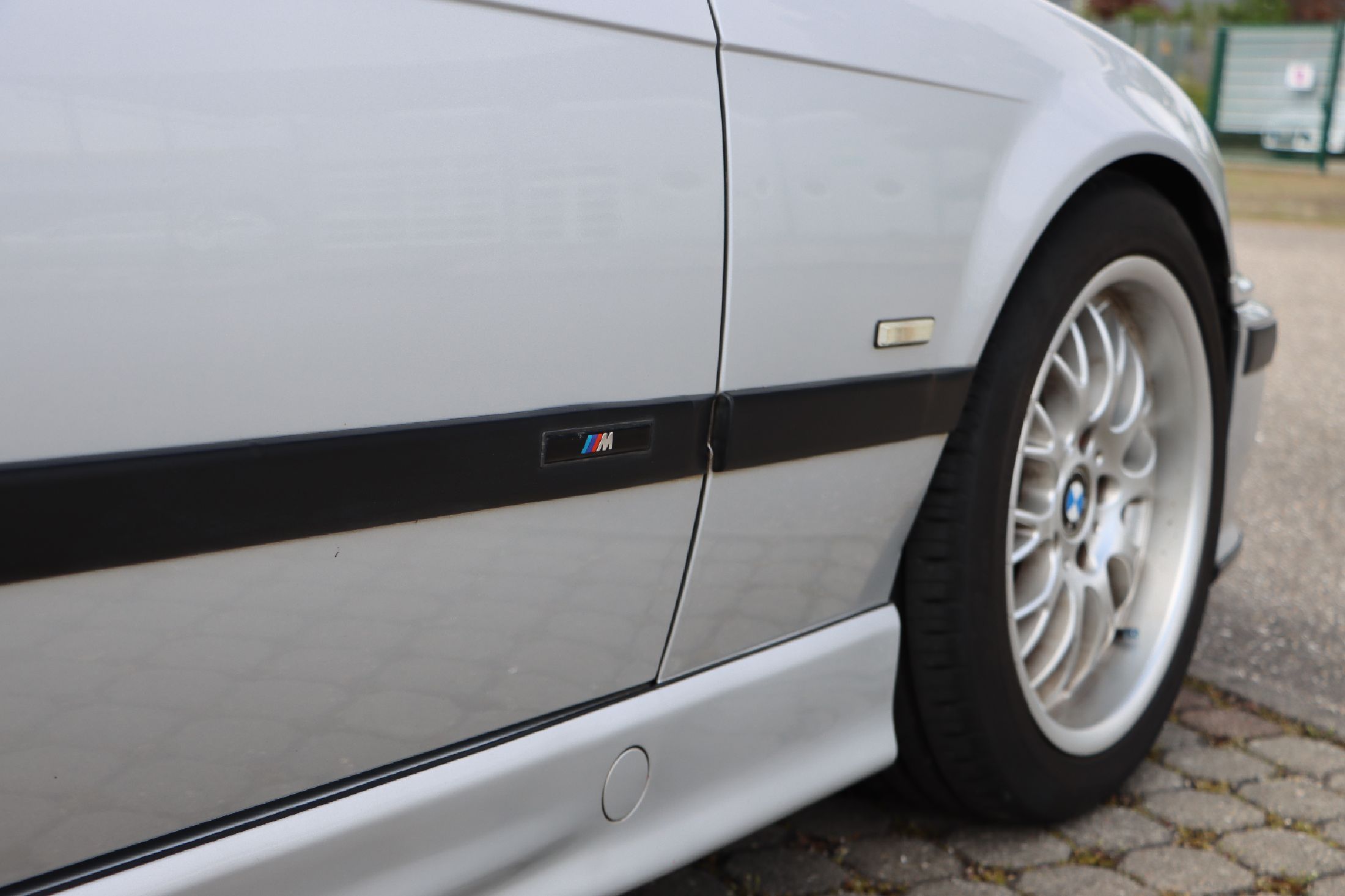 Detail e: BMW 320i E36 Cabriolet, Fahrgestellnummer: WBABJ31050ER17473, EZ 10/1998, Laufleistung ca. 200.500 km abgelesen, HU 05/2024, 110 kW/150 PS, ...