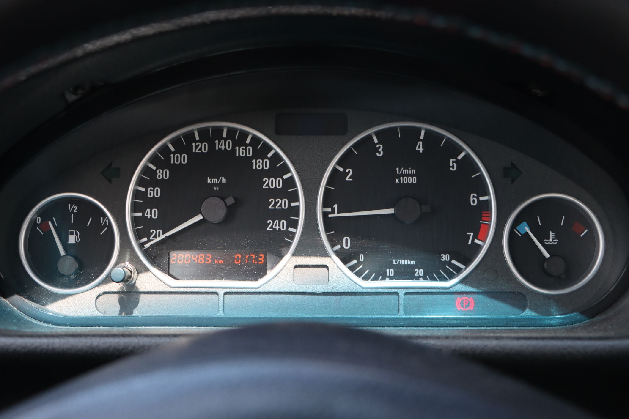 Detail f: BMW 320i E36 Cabriolet, Fahrgestellnummer: WBABJ31050ER17473, EZ 10/1998, Laufleistung ca. 200.500 km abgelesen, HU 05/2024, 110 kW/150 PS, ...