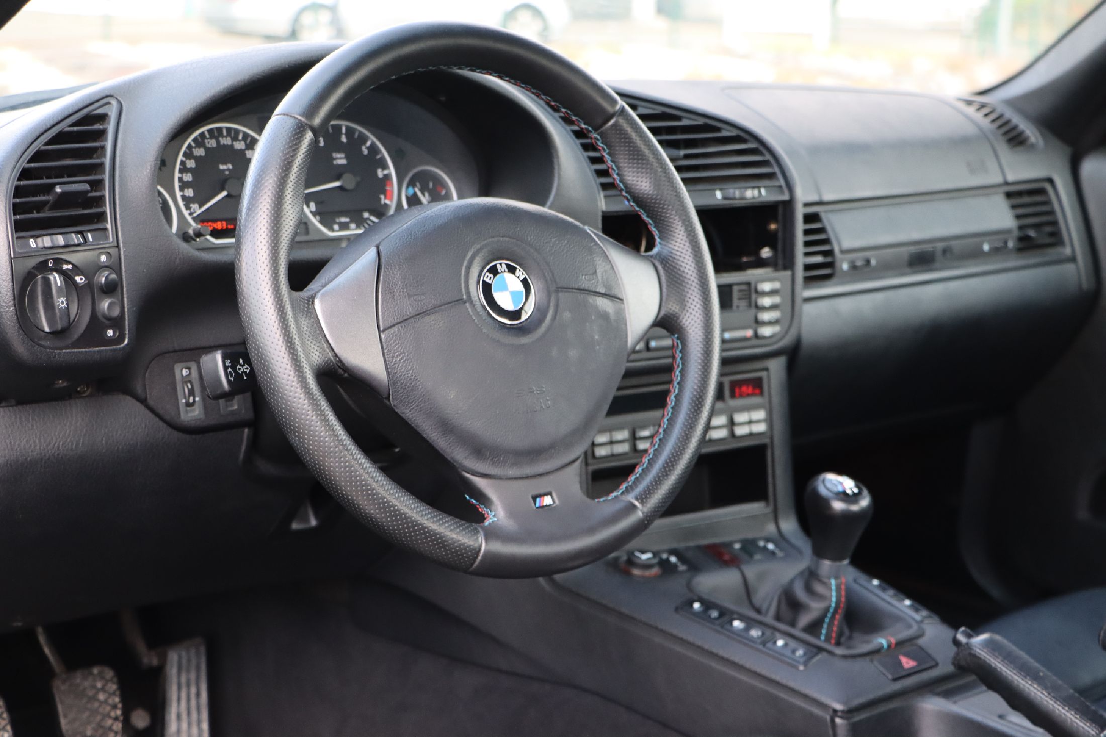 Detail g: BMW 320i E36 Cabriolet, Fahrgestellnummer: WBABJ31050ER17473, EZ 10/1998, Laufleistung ca. 200.500 km abgelesen, HU 05/2024, 110 kW/150 PS, ...