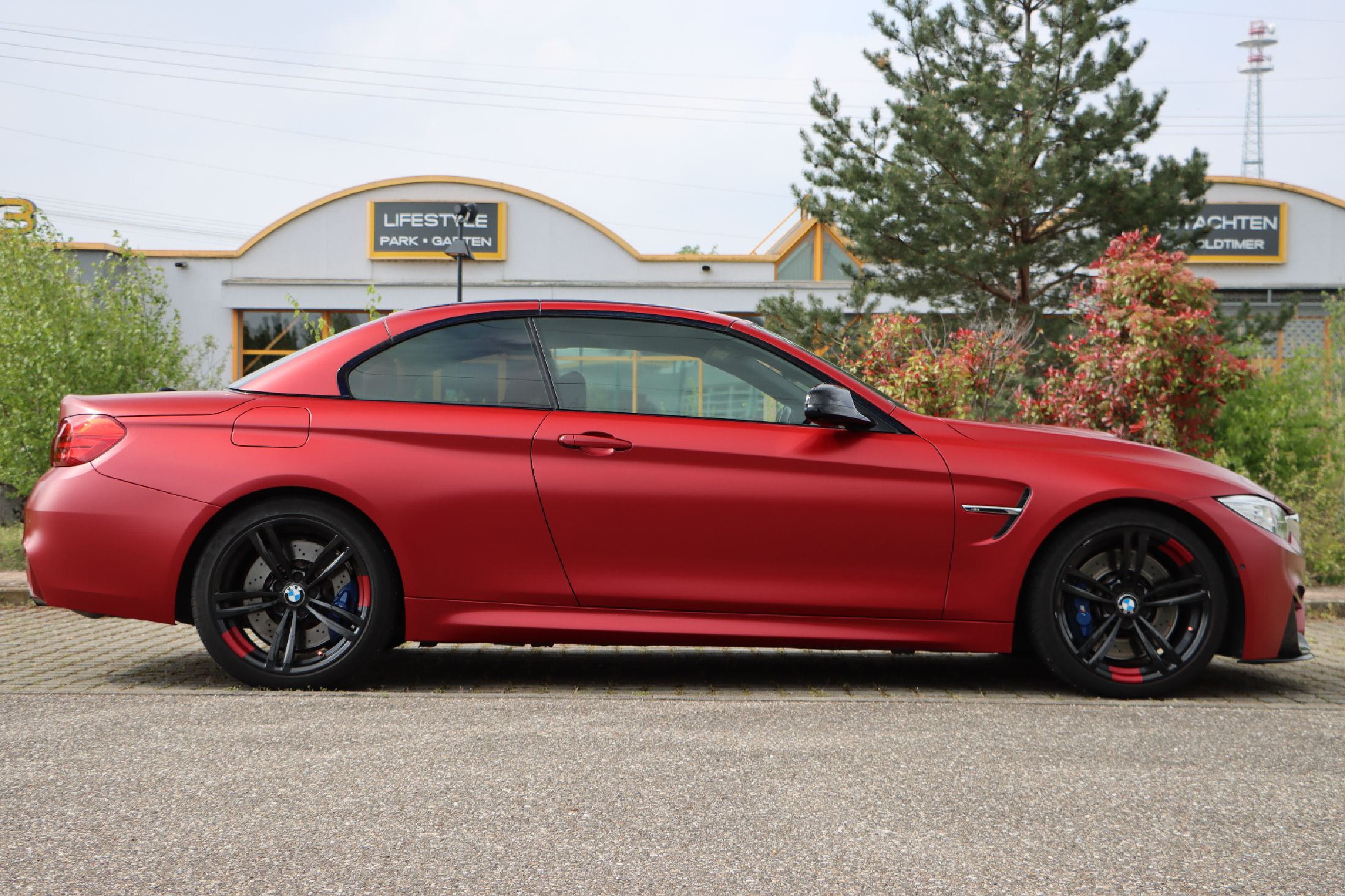 Detail b: BMW M4 Cabriolet, Fahrgestellnummer: WBS3U9C55FJ967695, EZ 10/2014, 2. Hand in Deutschland, Laufleistung ca. 100.250 km abgelesen, HU 06/2013, 317 ...