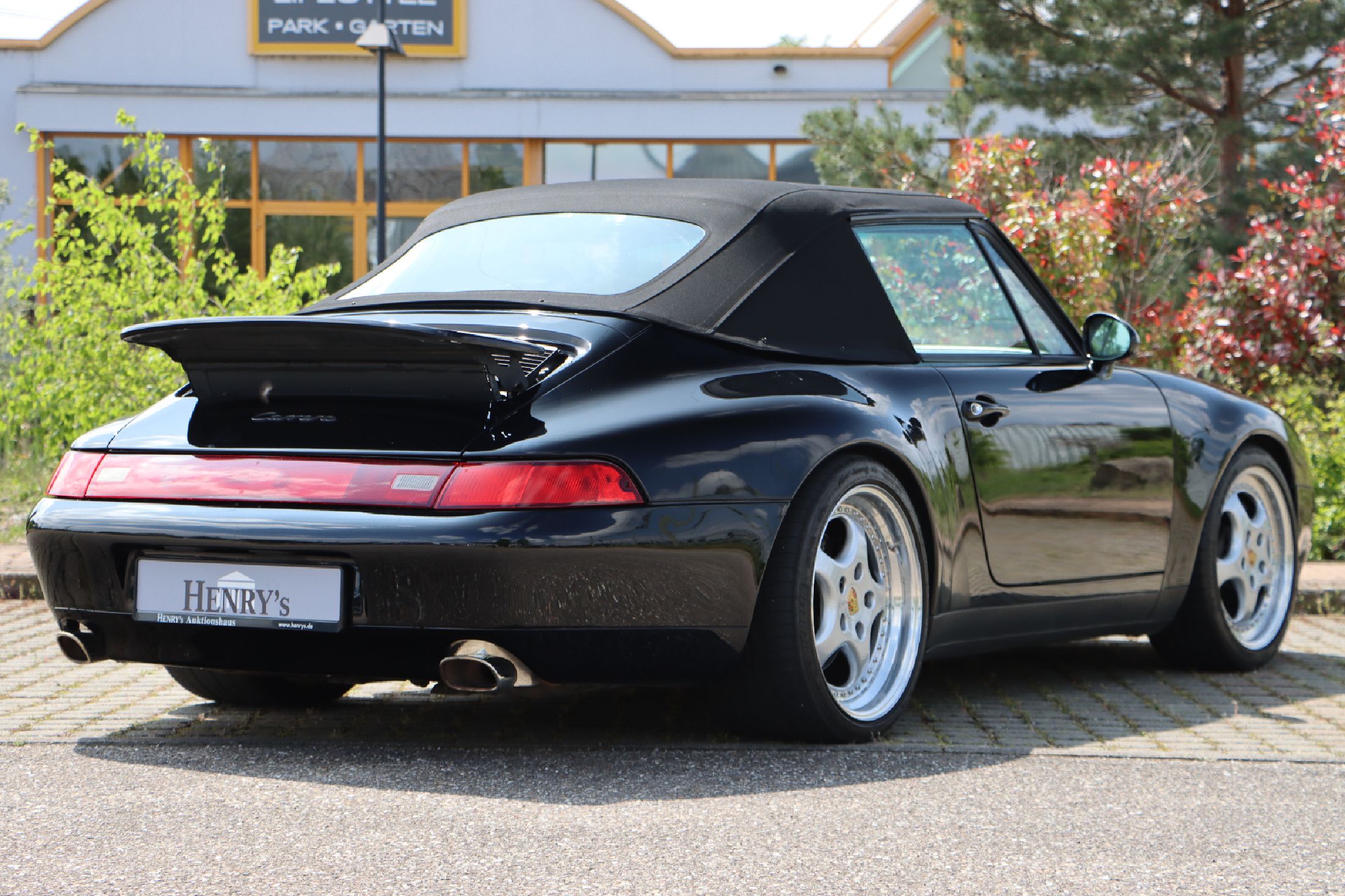 Detail c: Porsche 993 Carrera Cabriolet, Fahrgestellnummer: WP0CA2995WS340457, EZ 07/1998, 2. Hand in Deutschland, Laufleistung 11.492 km abgelesen - der Wagen ...