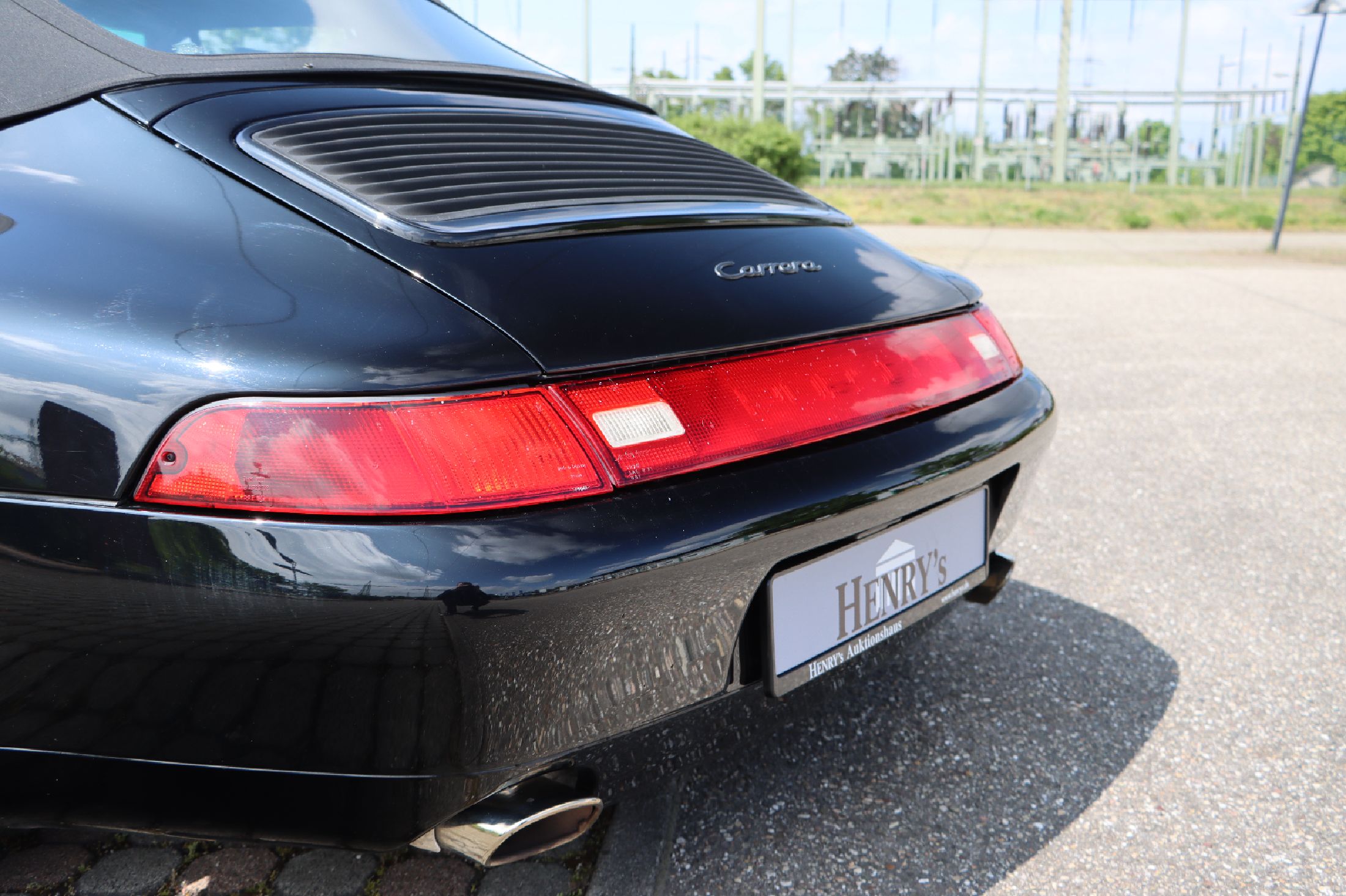 Detail d: Porsche 993 Carrera Cabriolet, Fahrgestellnummer: WP0CA2995WS340457, EZ 07/1998, 2. Hand in Deutschland, Laufleistung 11.492 km abgelesen - der Wagen ...