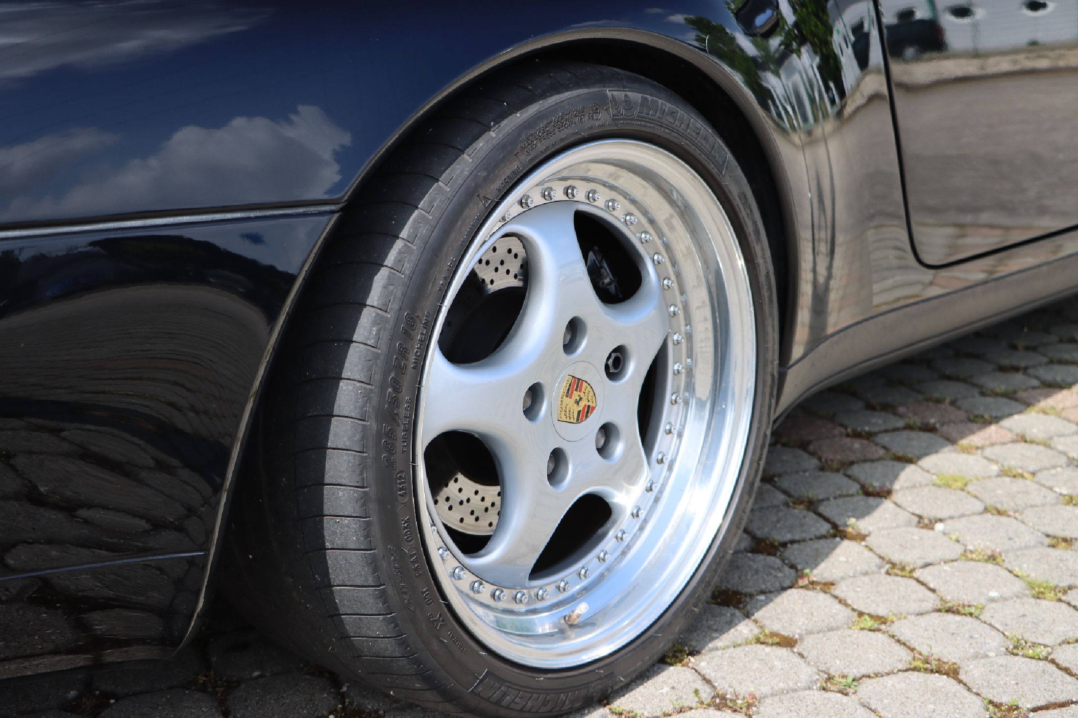 Detail f: Porsche 993 Carrera Cabriolet, Fahrgestellnummer: WP0CA2995WS340457, EZ 07/1998, 2. Hand in Deutschland, Laufleistung 11.492 km abgelesen - der Wagen ...