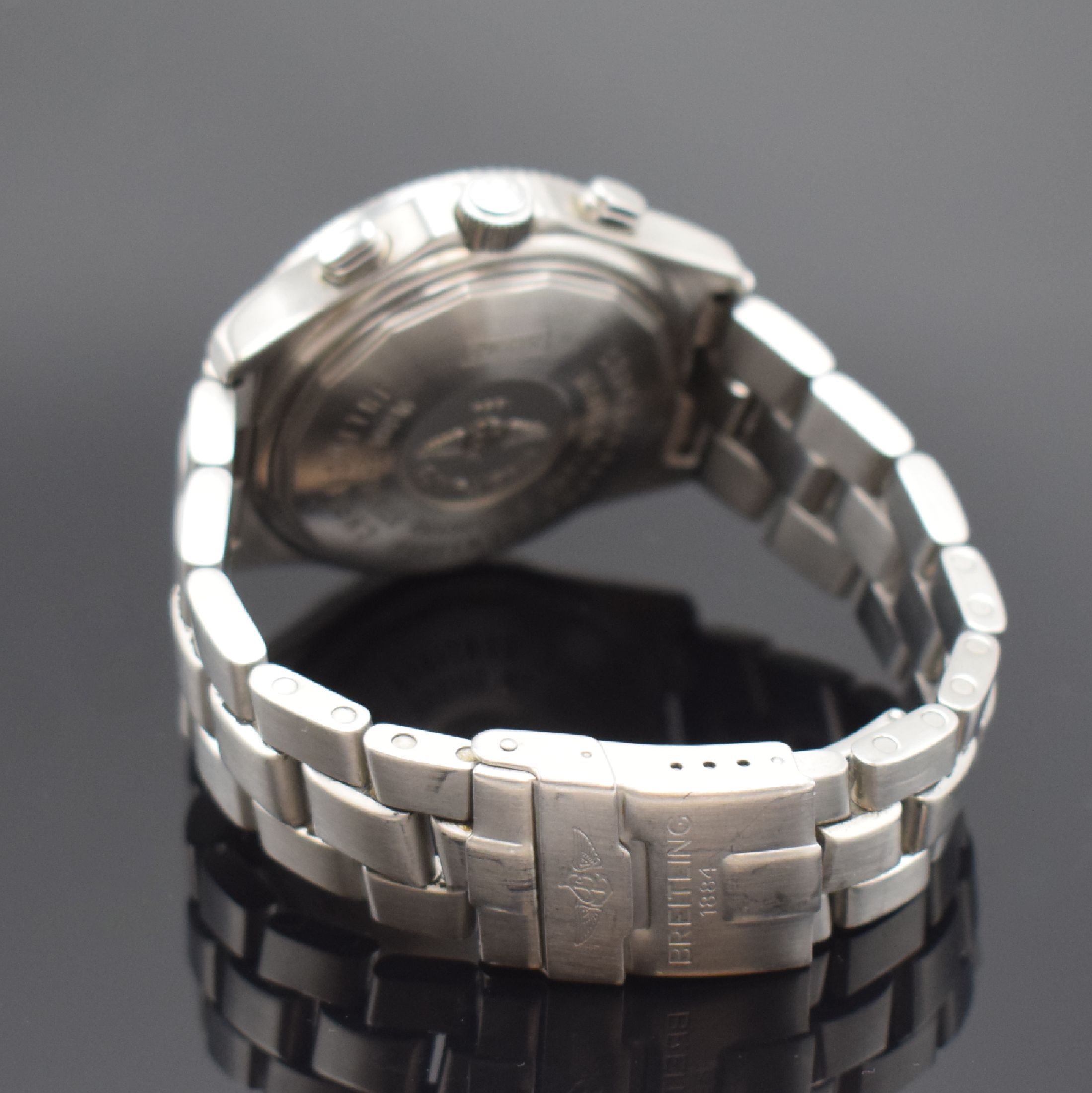 Detail b: BREITLING Armbandchronograph Modell B-2 Referenz A42362, Schweiz um 2000, Automatik, Chronometer in Edelstahl inkl. Gliederband m. Faltschl., Boden ...