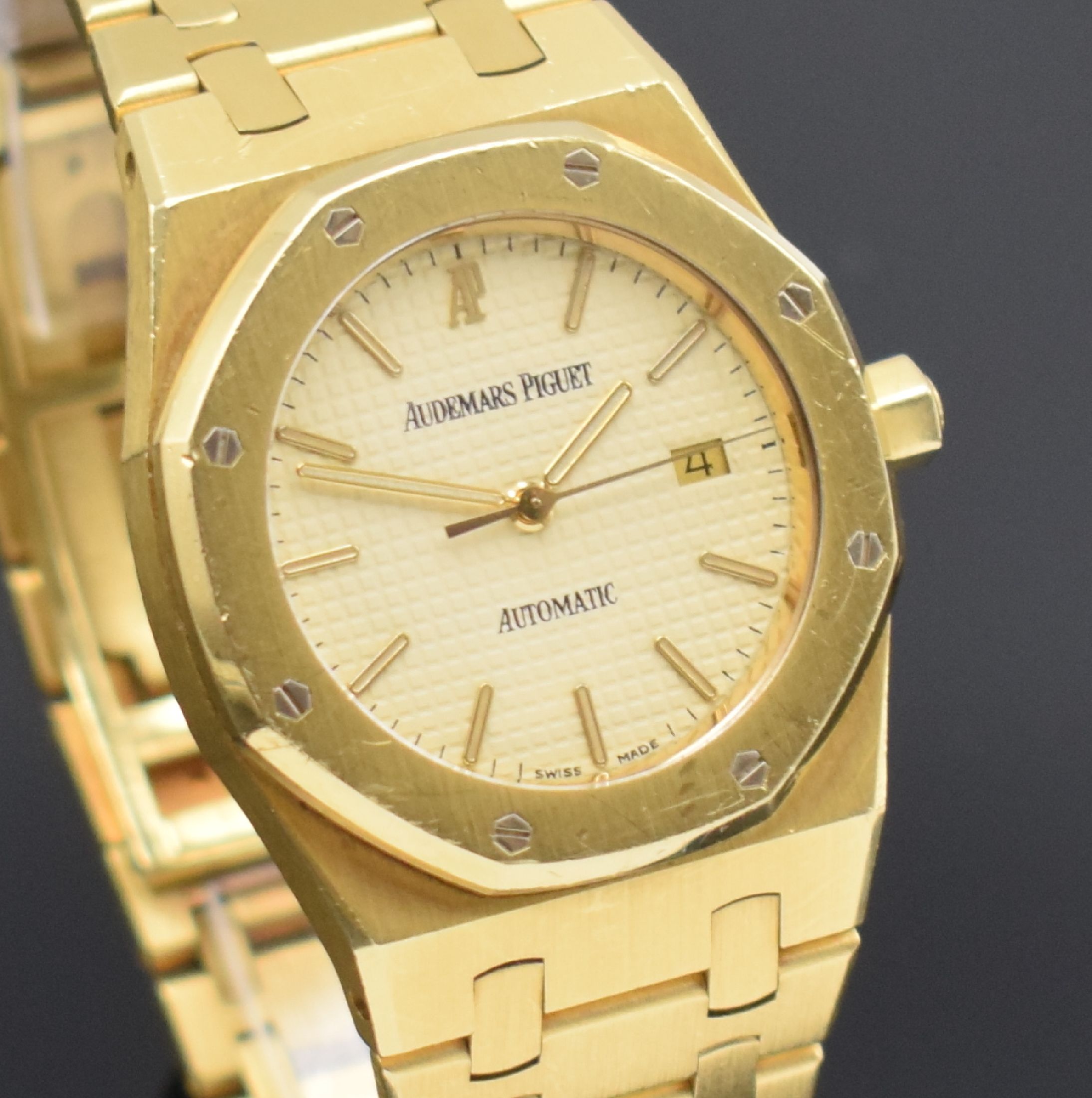 Detail c: AUDEMARS PIGUET seltene Armbanduhr Royal Oak in GG 750/000 D-Serie, Schweiz um 1996, Automatik, Design von Gerald Genta, 2-teil. Geh., Lünette gegen ...